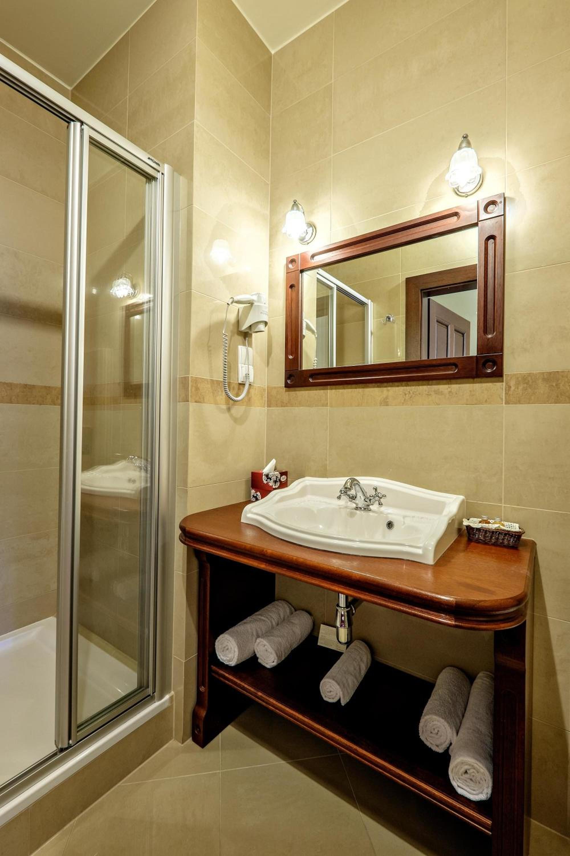 Superior Twin Room - Photo 11