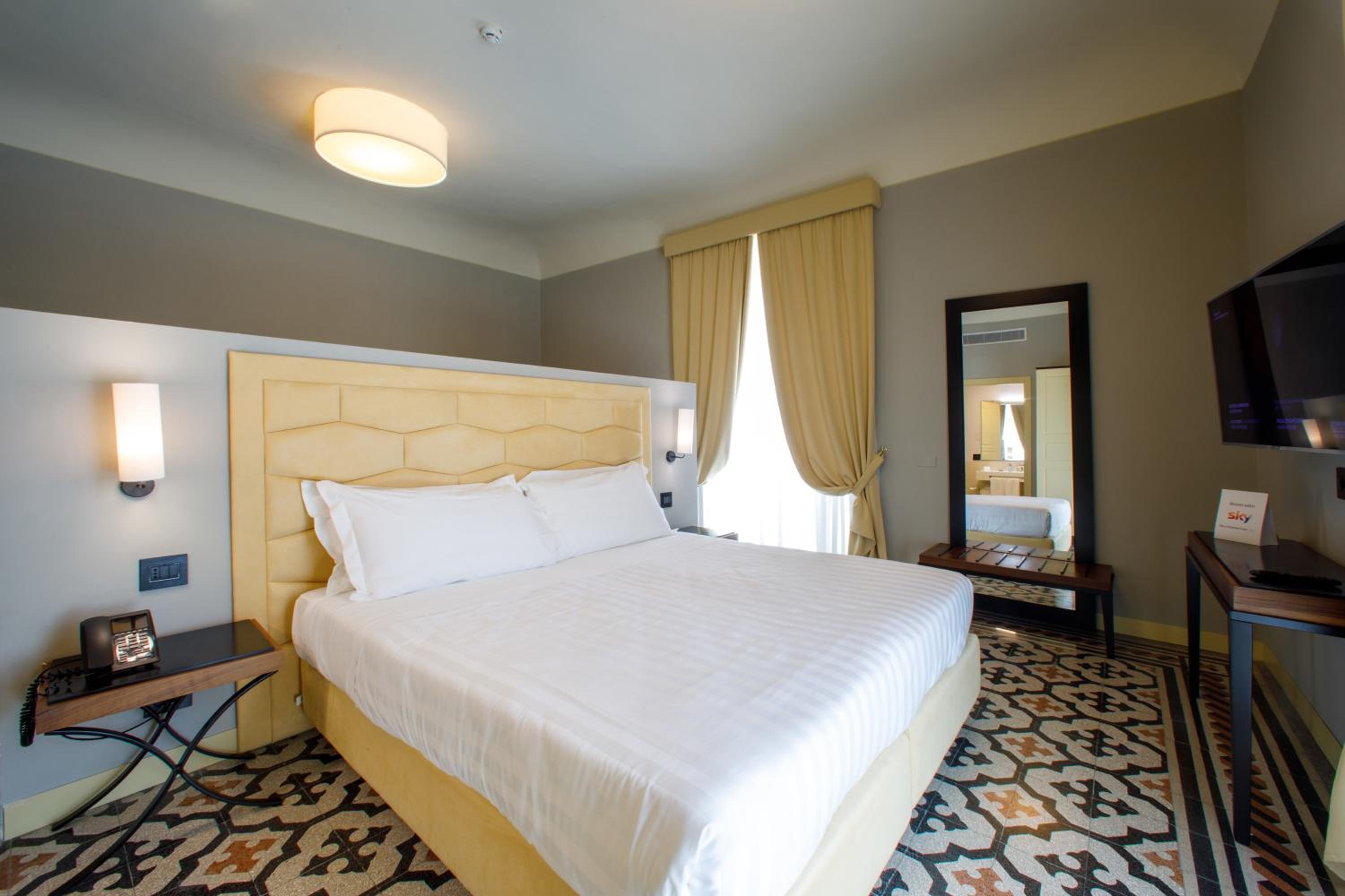 Deluxe Room - Photo 7