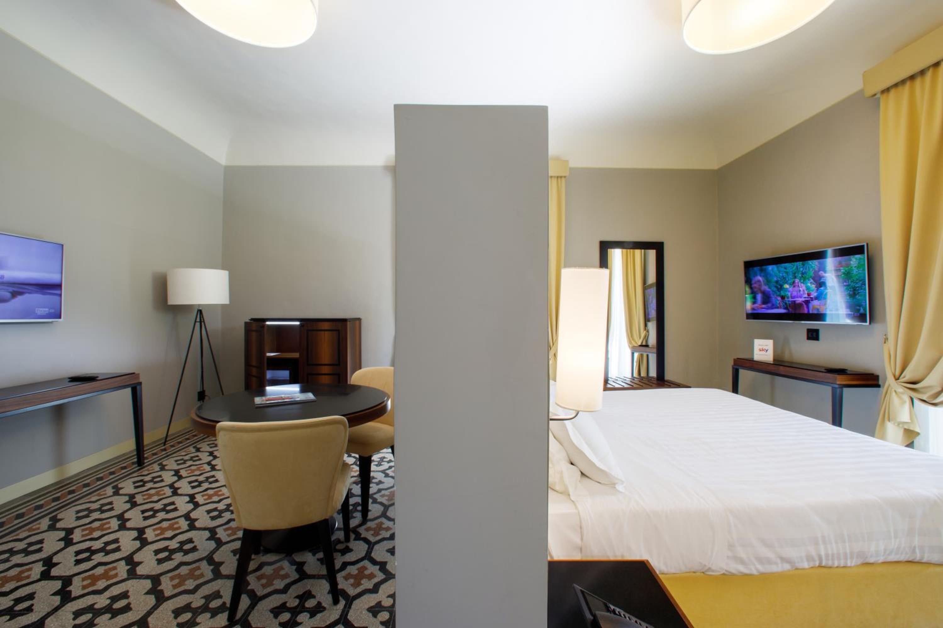 Deluxe Room - Photo 10