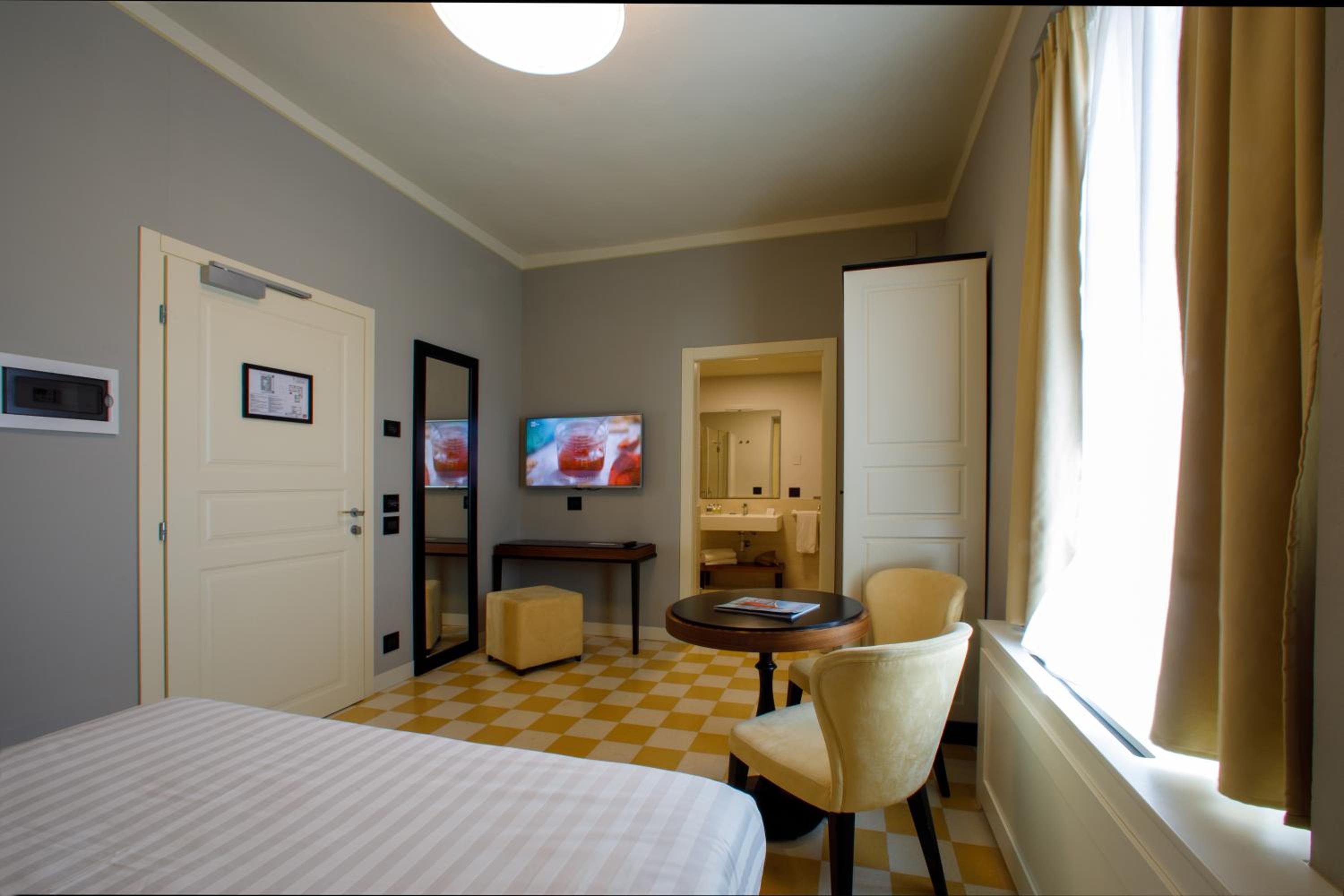 Standard Double or Twin Room - Photo 6