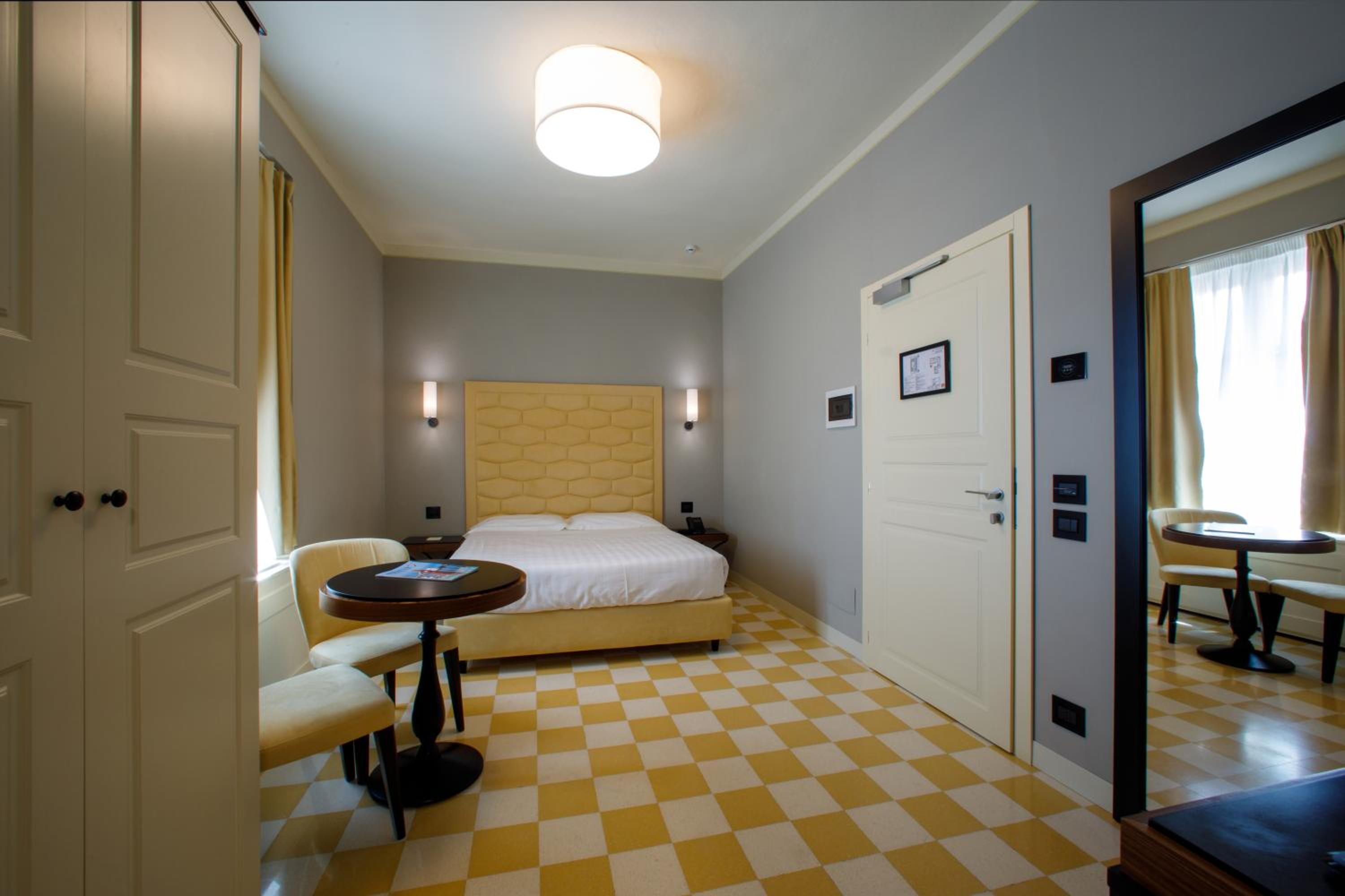 Standard Double or Twin Room - Photo 7