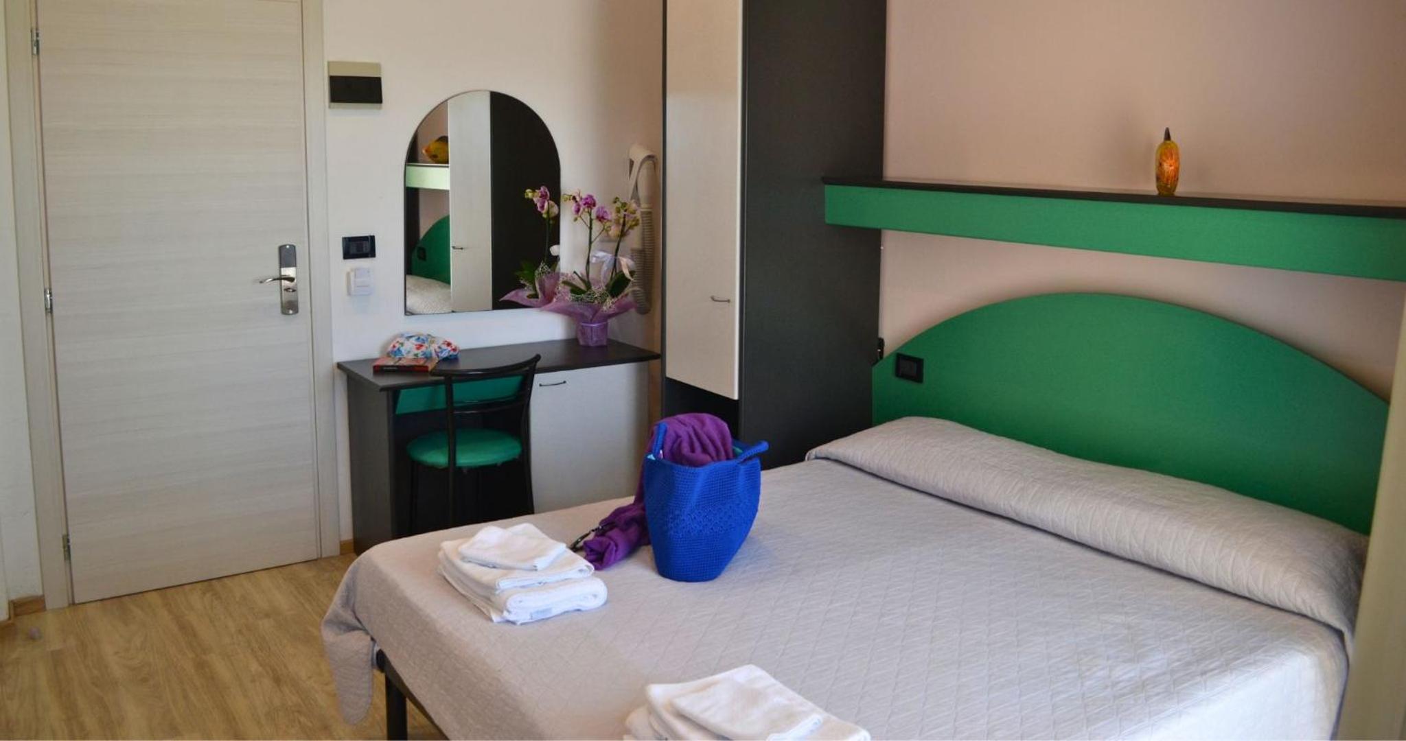 Budget Double Room - Photo 5