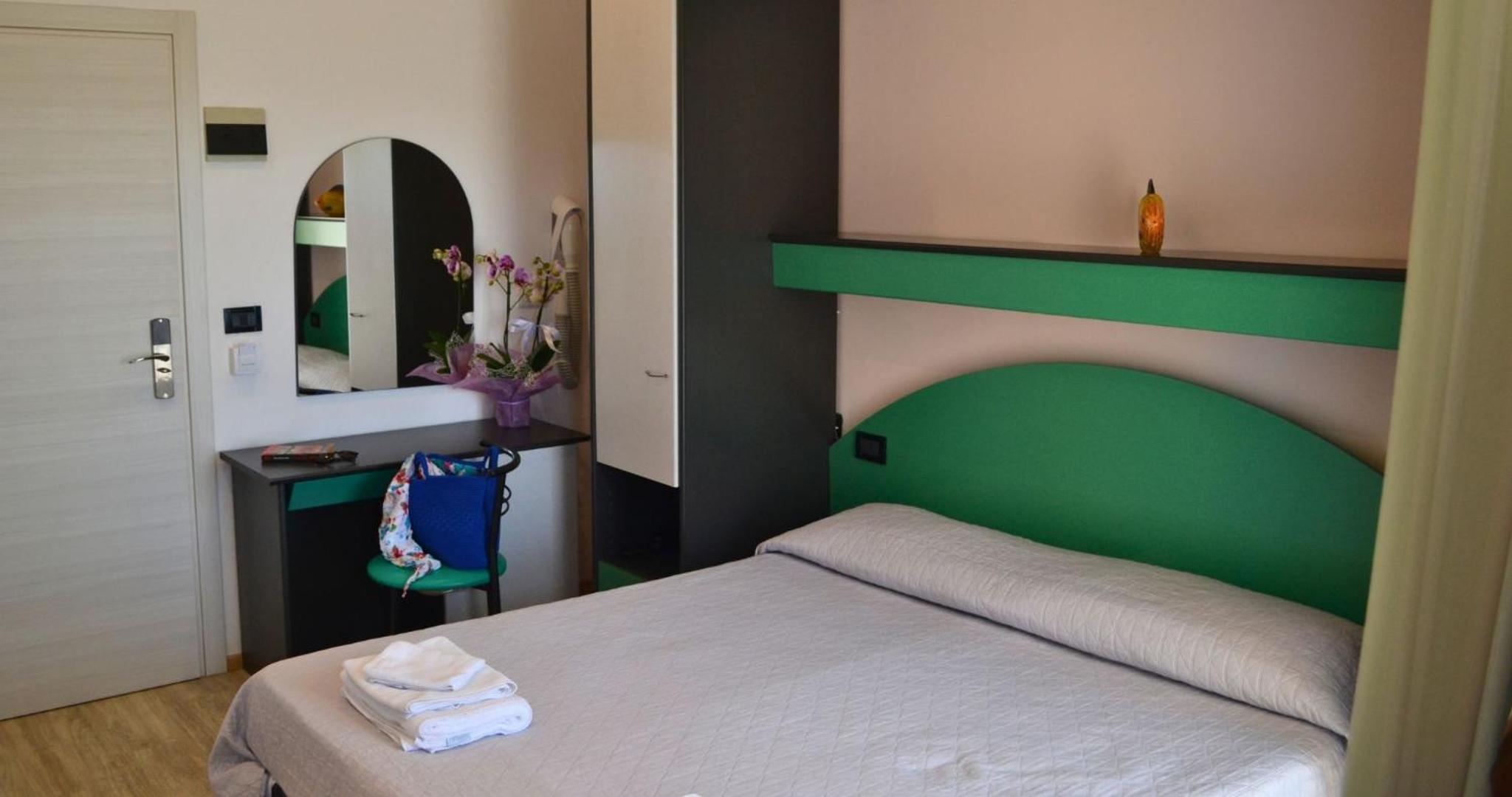Budget Double Room - Photo 4