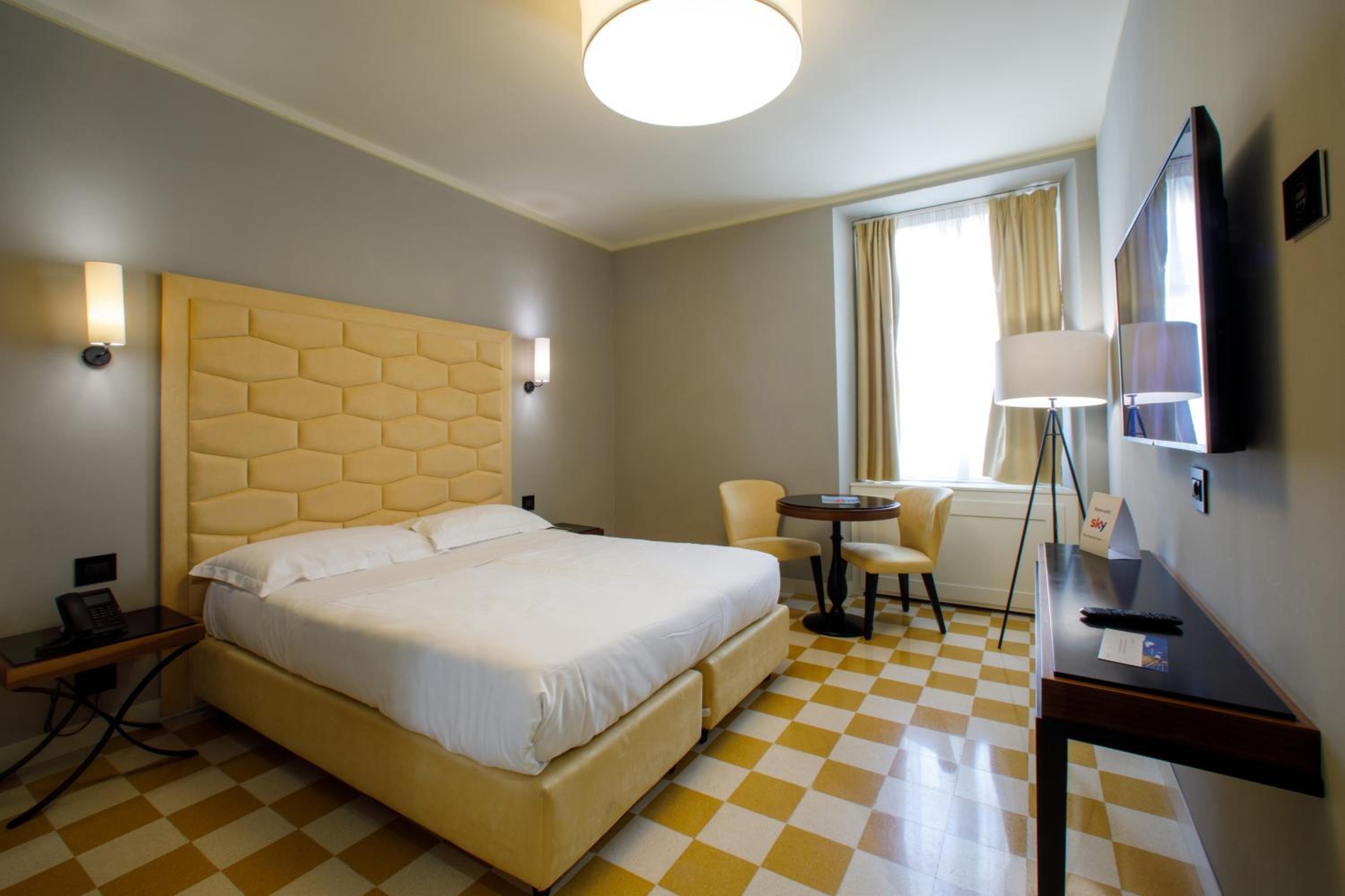 Standard Double or Twin Room - Photo 1