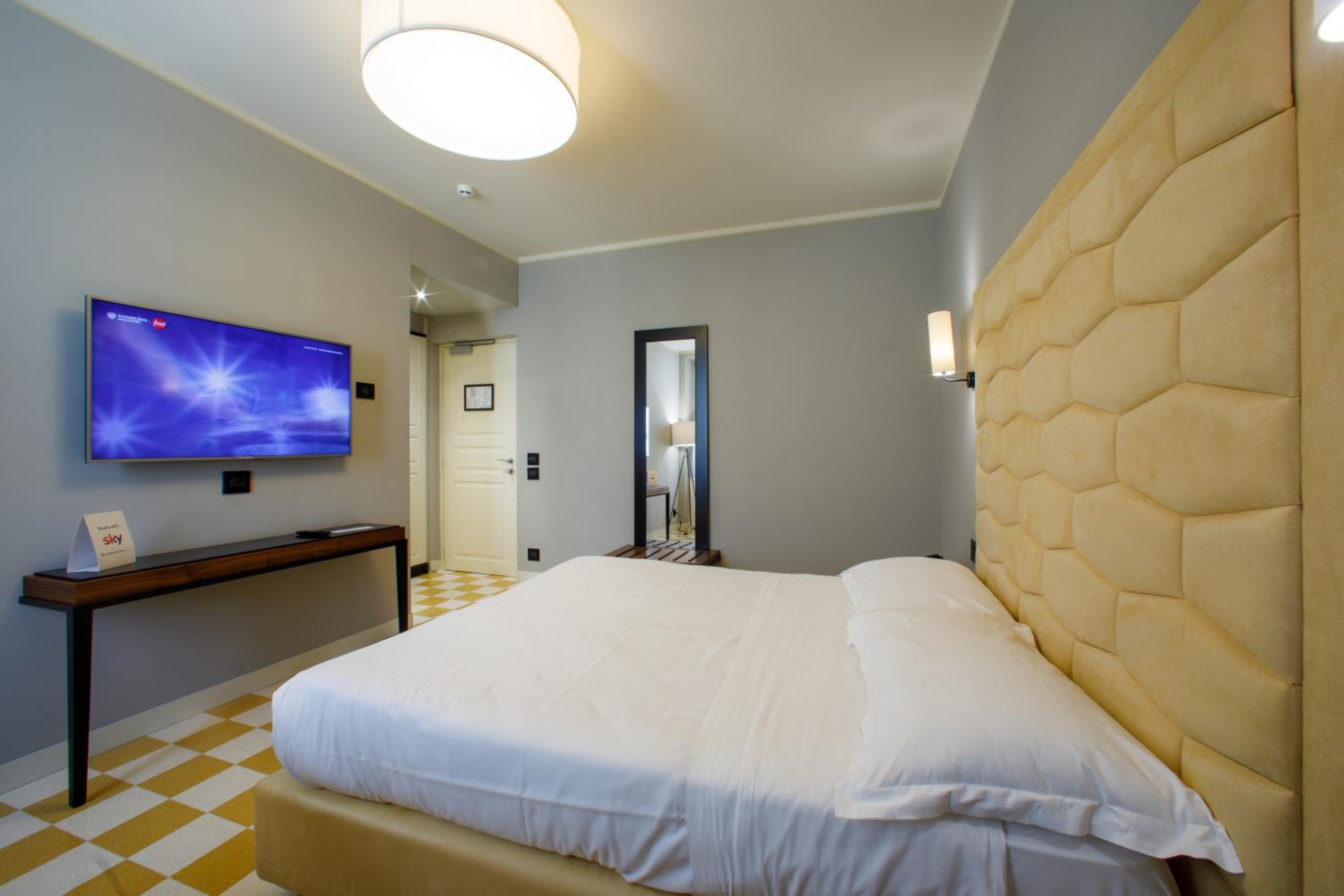 Standard Double or Twin Room - Photo 2