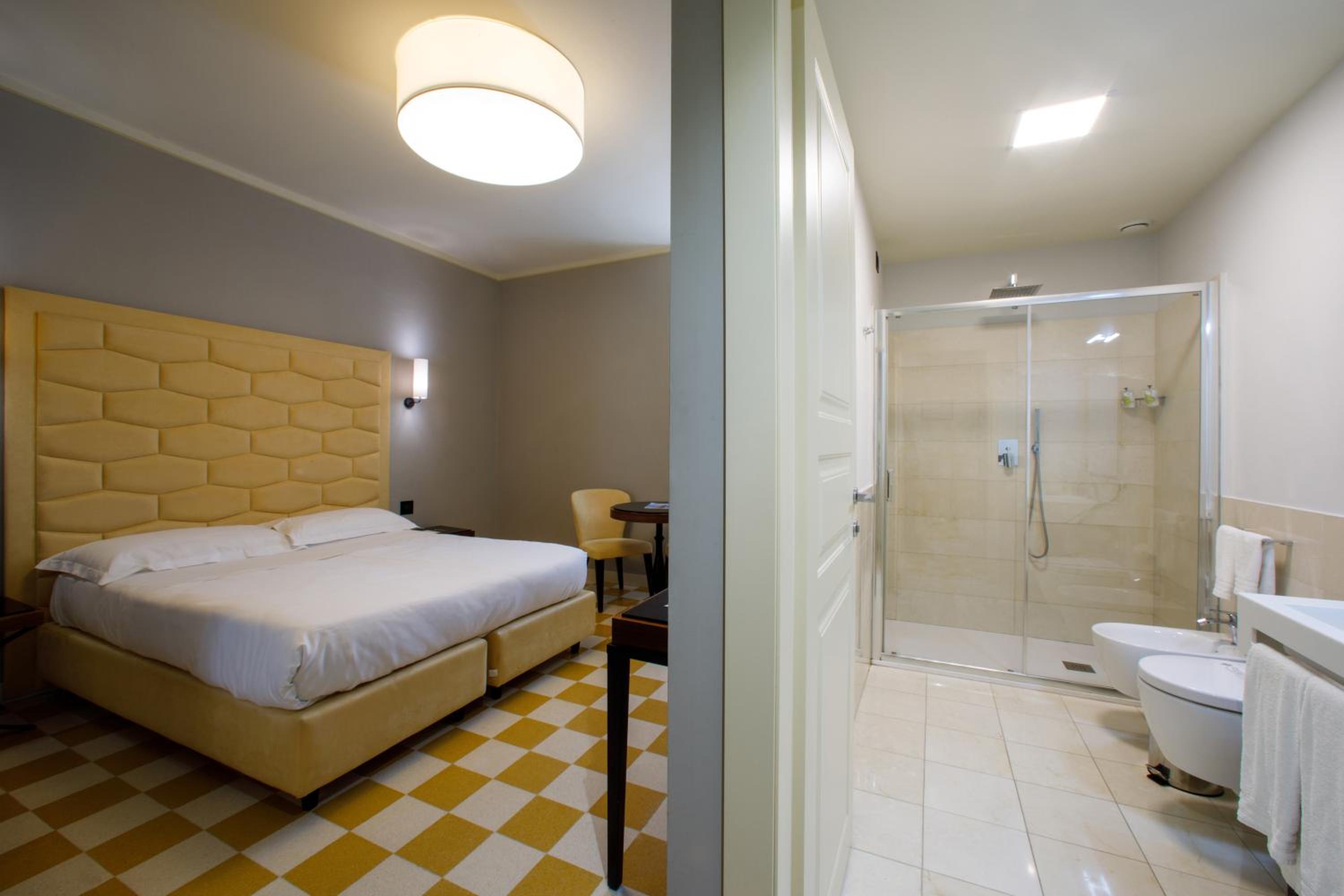 Standard Double or Twin Room - Photo 3
