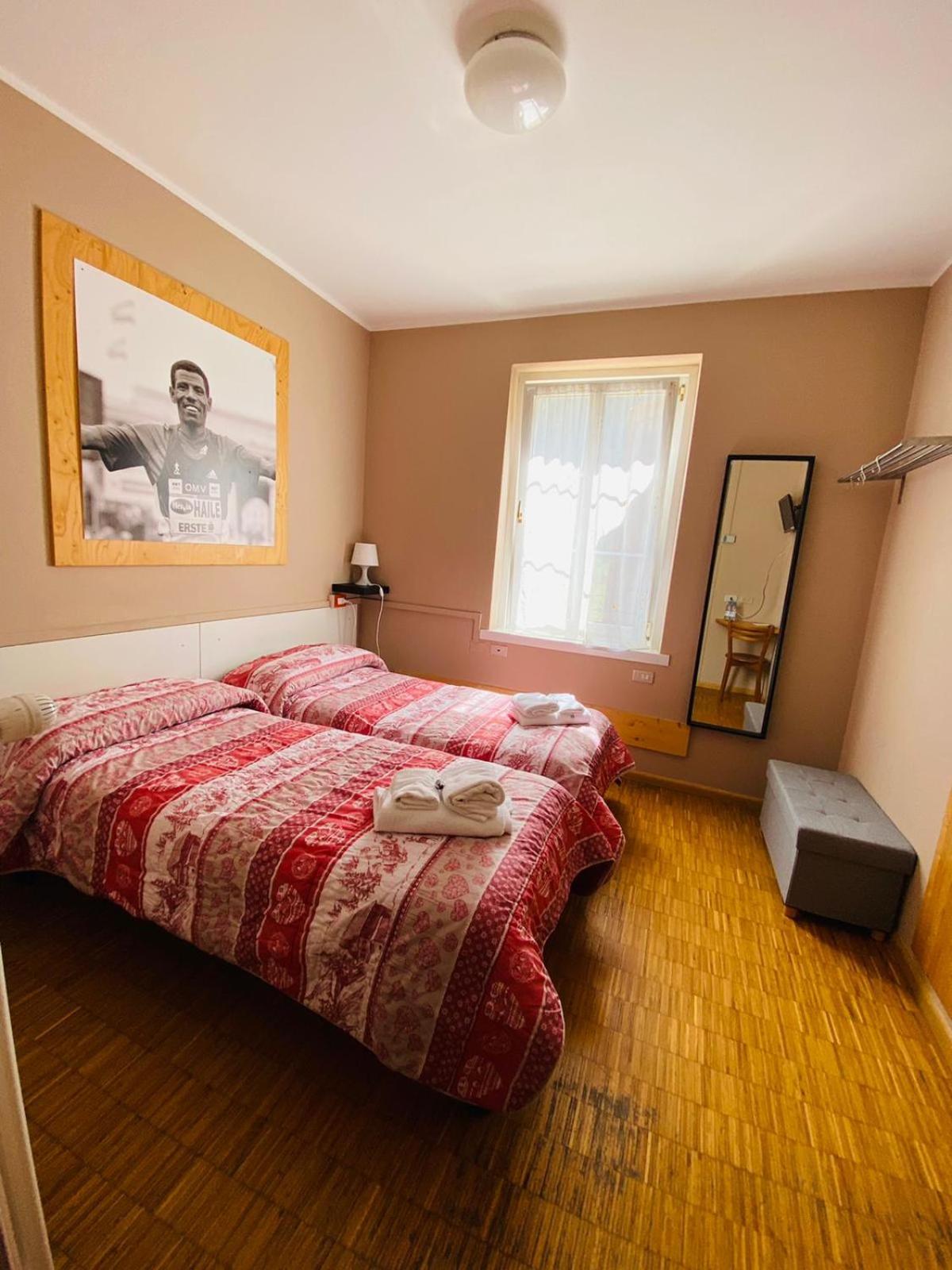 Standard Twin Room - Photo 1