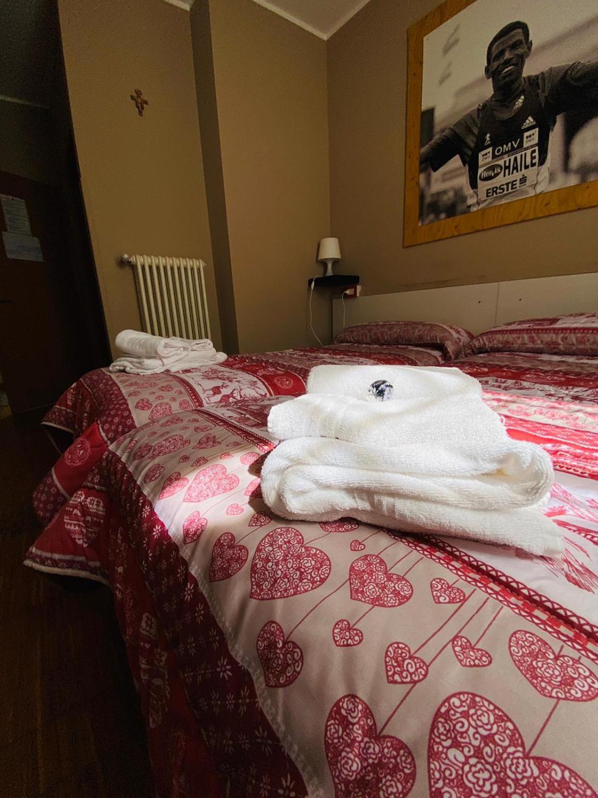 Standard Twin Room - Photo 2