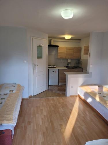 Double Room with Private Bathroom - Photo 1