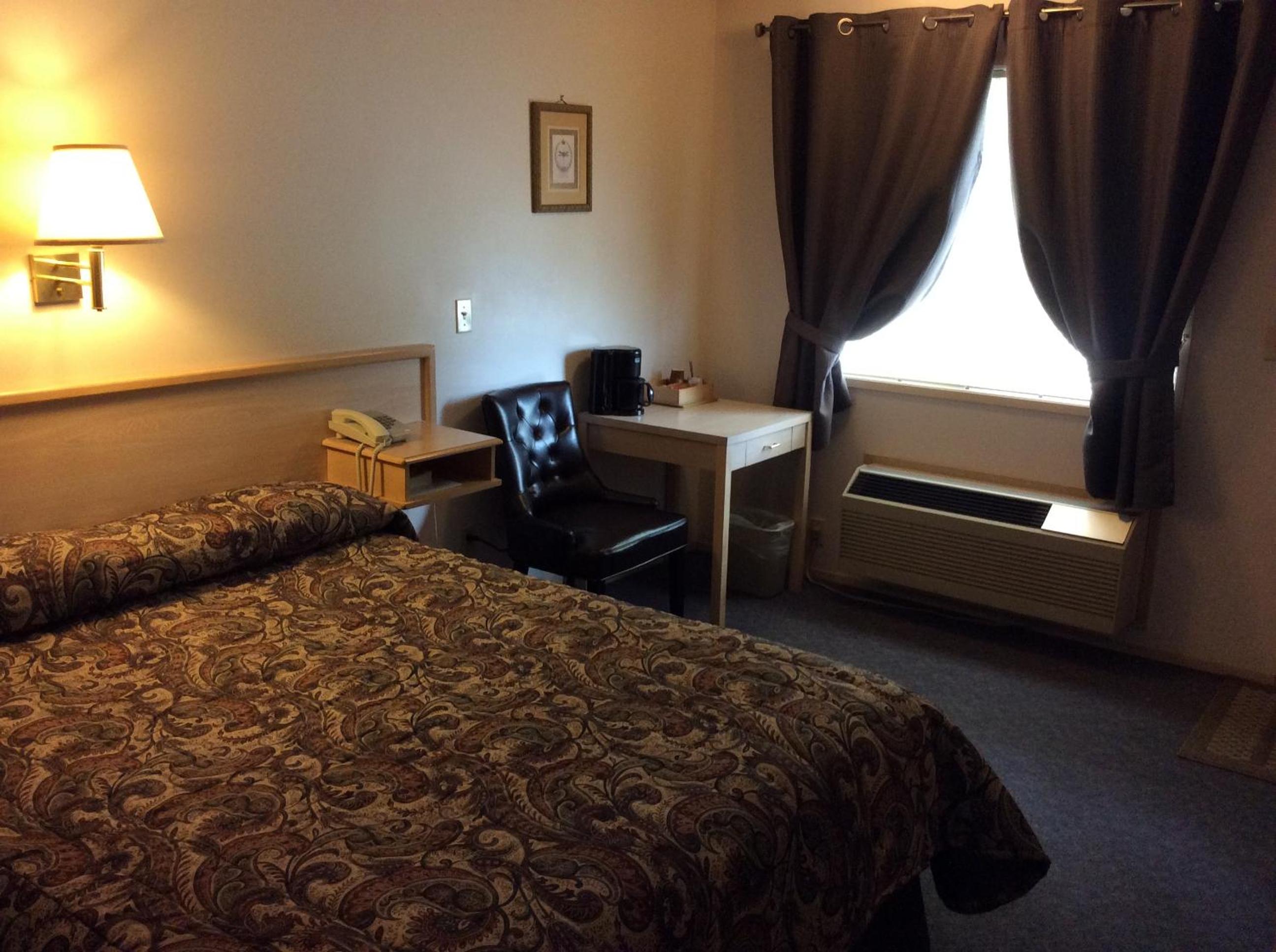Standard Queen Room