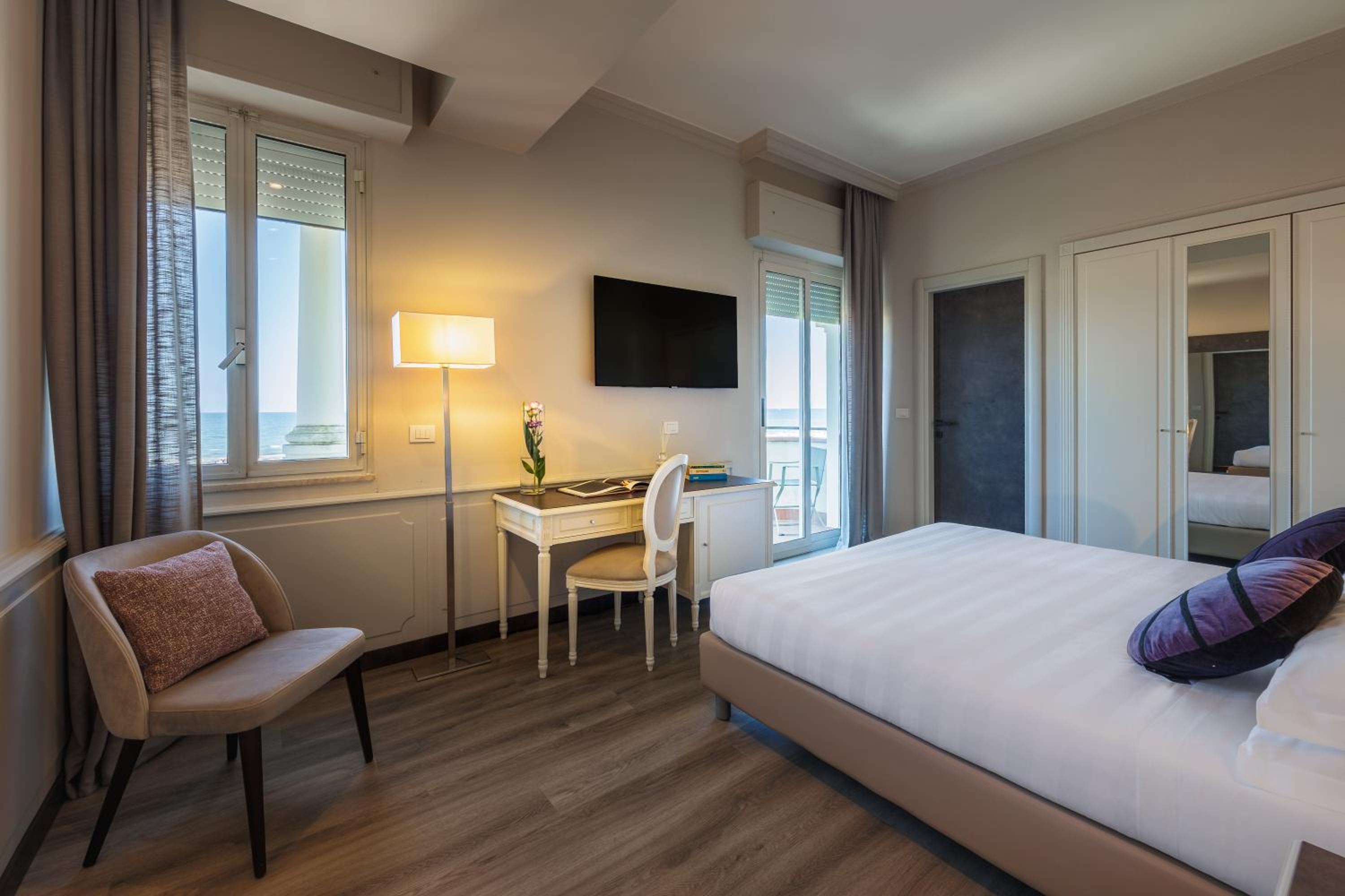Double or Twin Room with Sea View photo 3
