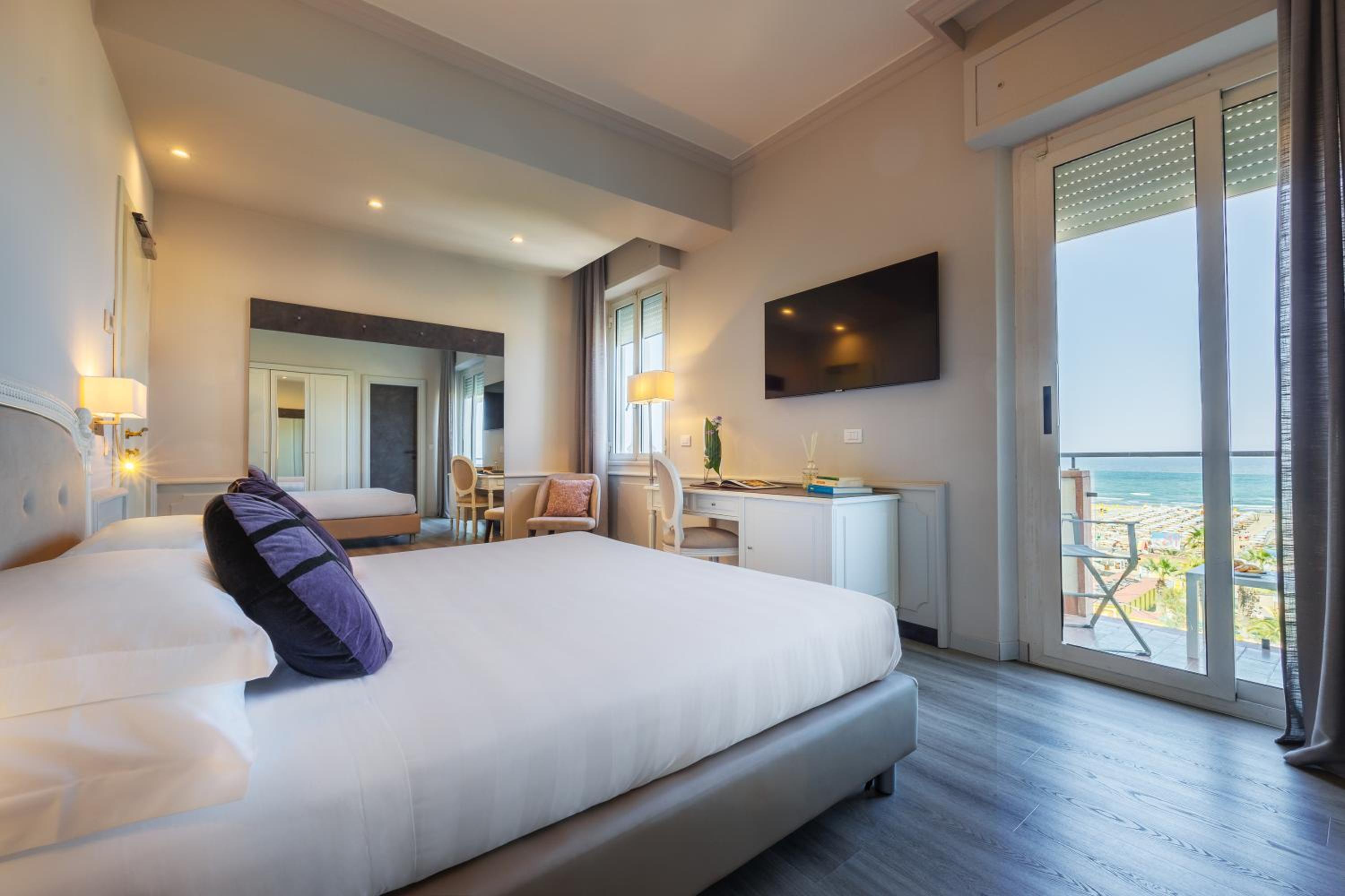 Double or Twin Room with Sea View