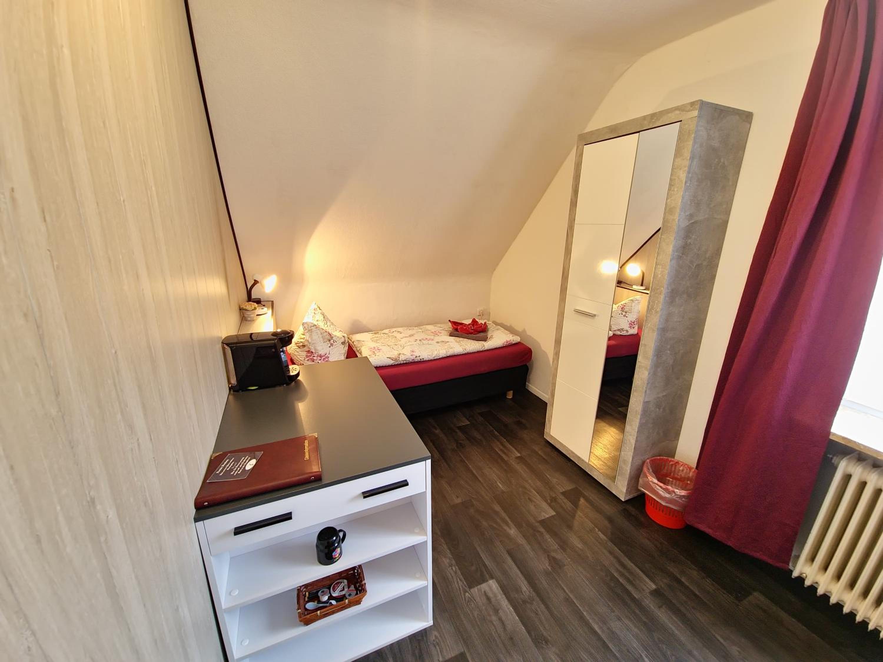 Single Room with External Bathroom photo 2
