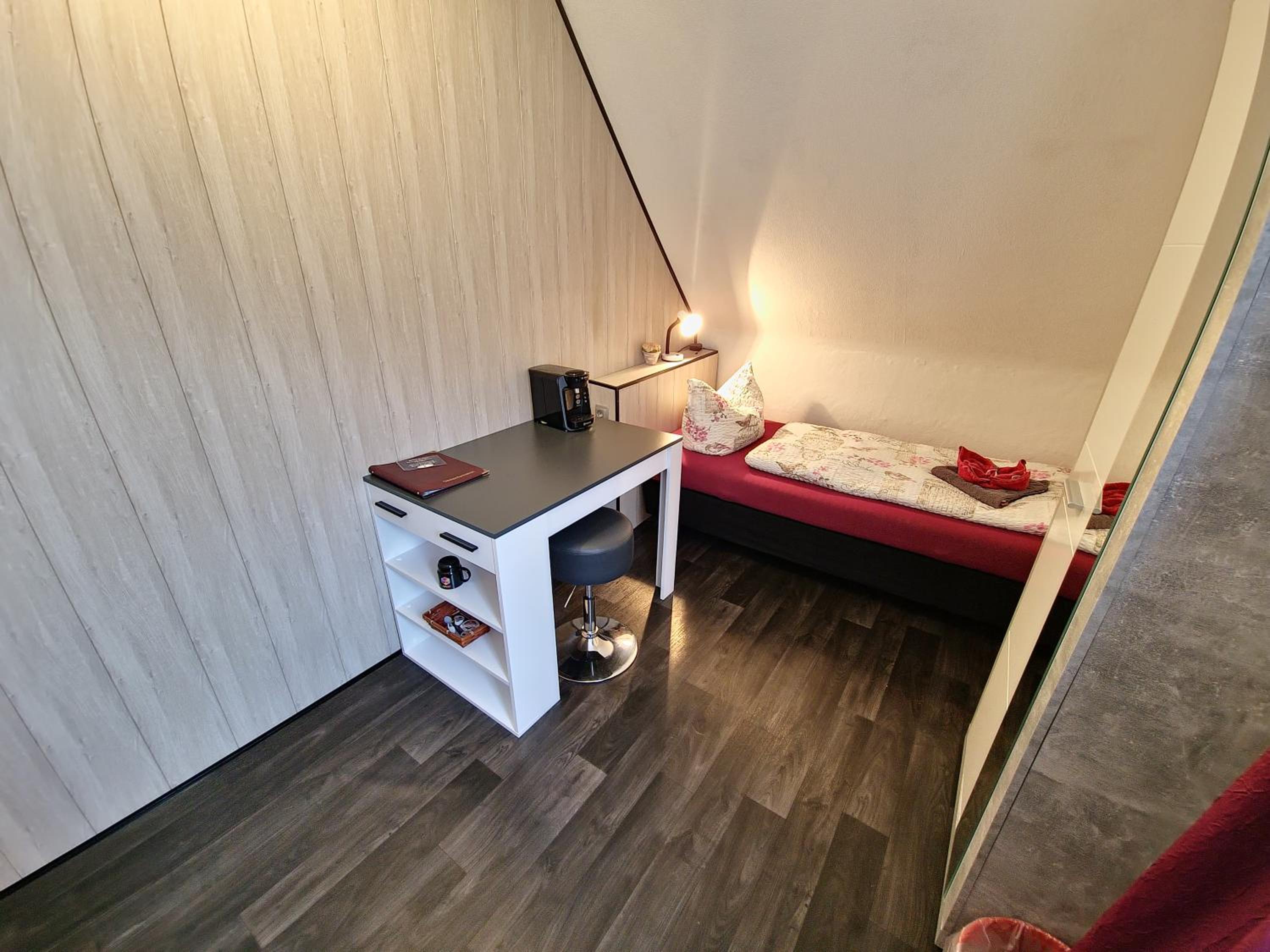 Single Room with External Bathroom photo 1