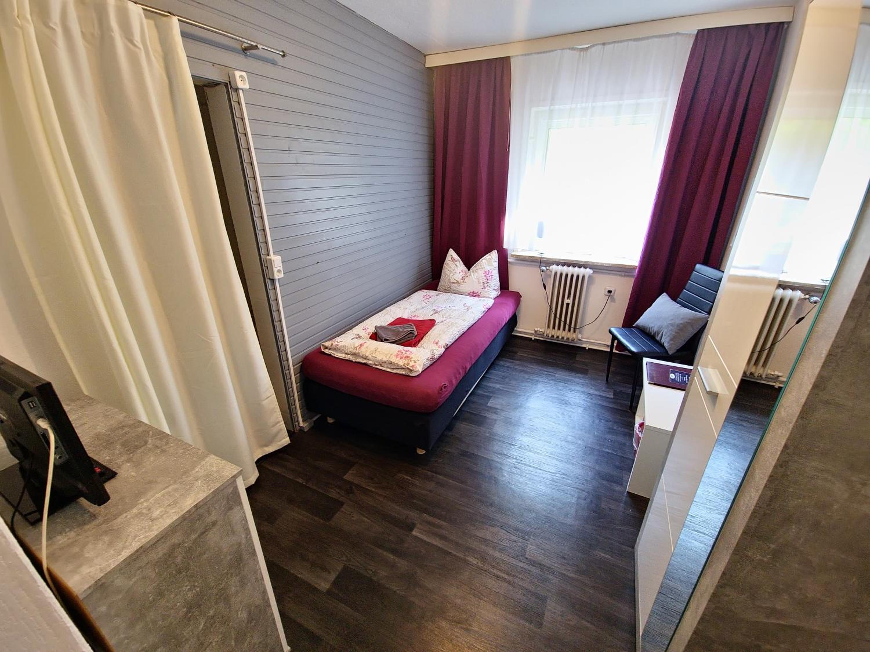 Single Room photo 2