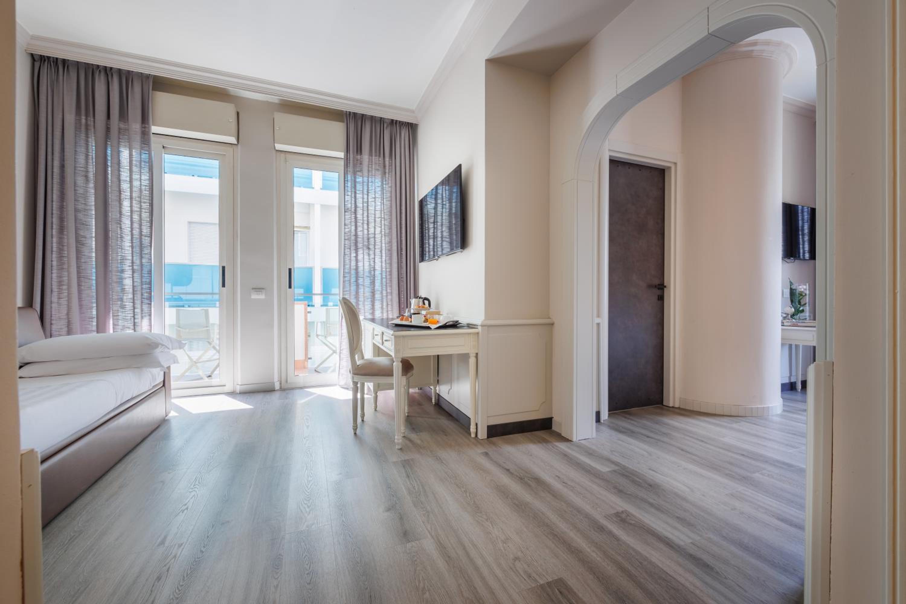 Junior Suite with Terrace - Photo 1