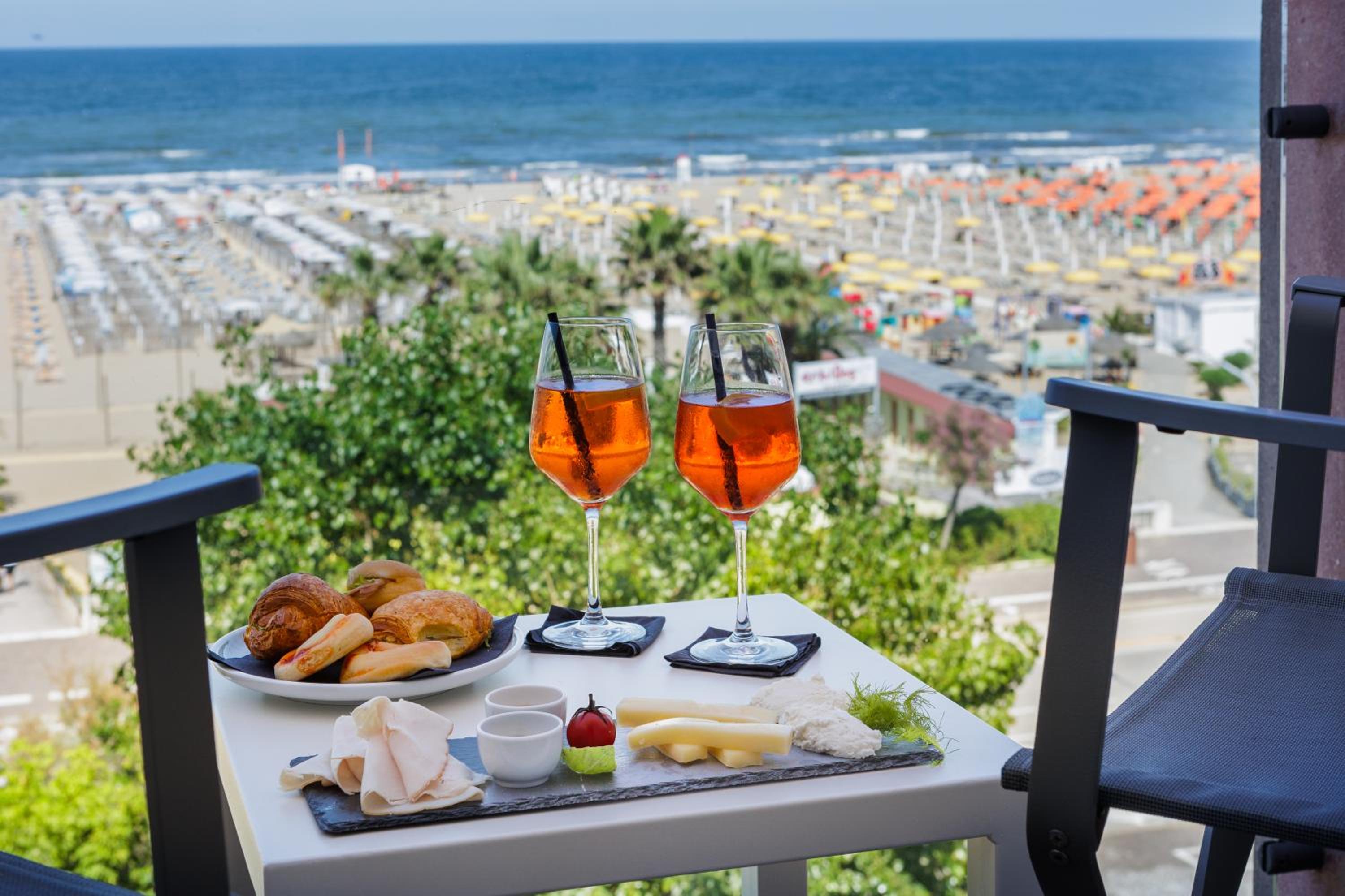 Double or Twin Room with Sea View photo 2