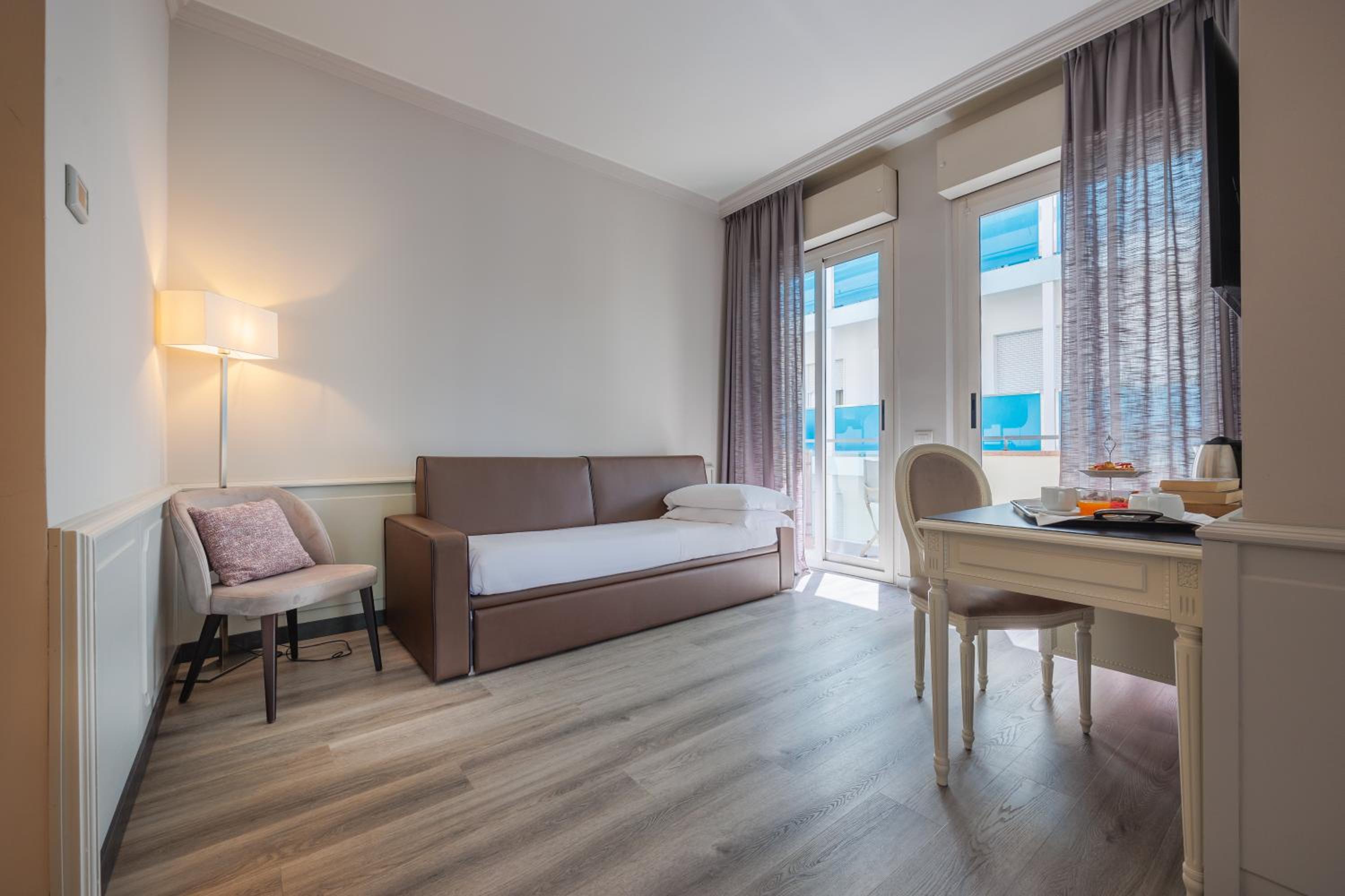Junior Suite with Terrace - Photo 2