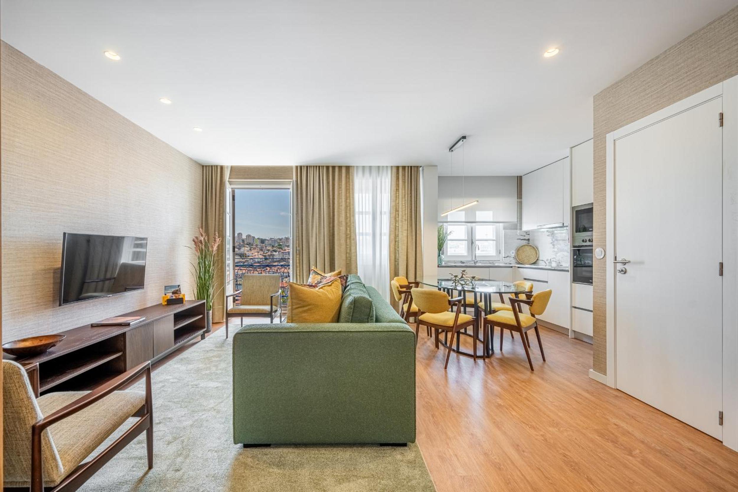 Panoramic Three-Bedroom Apartment photo 1