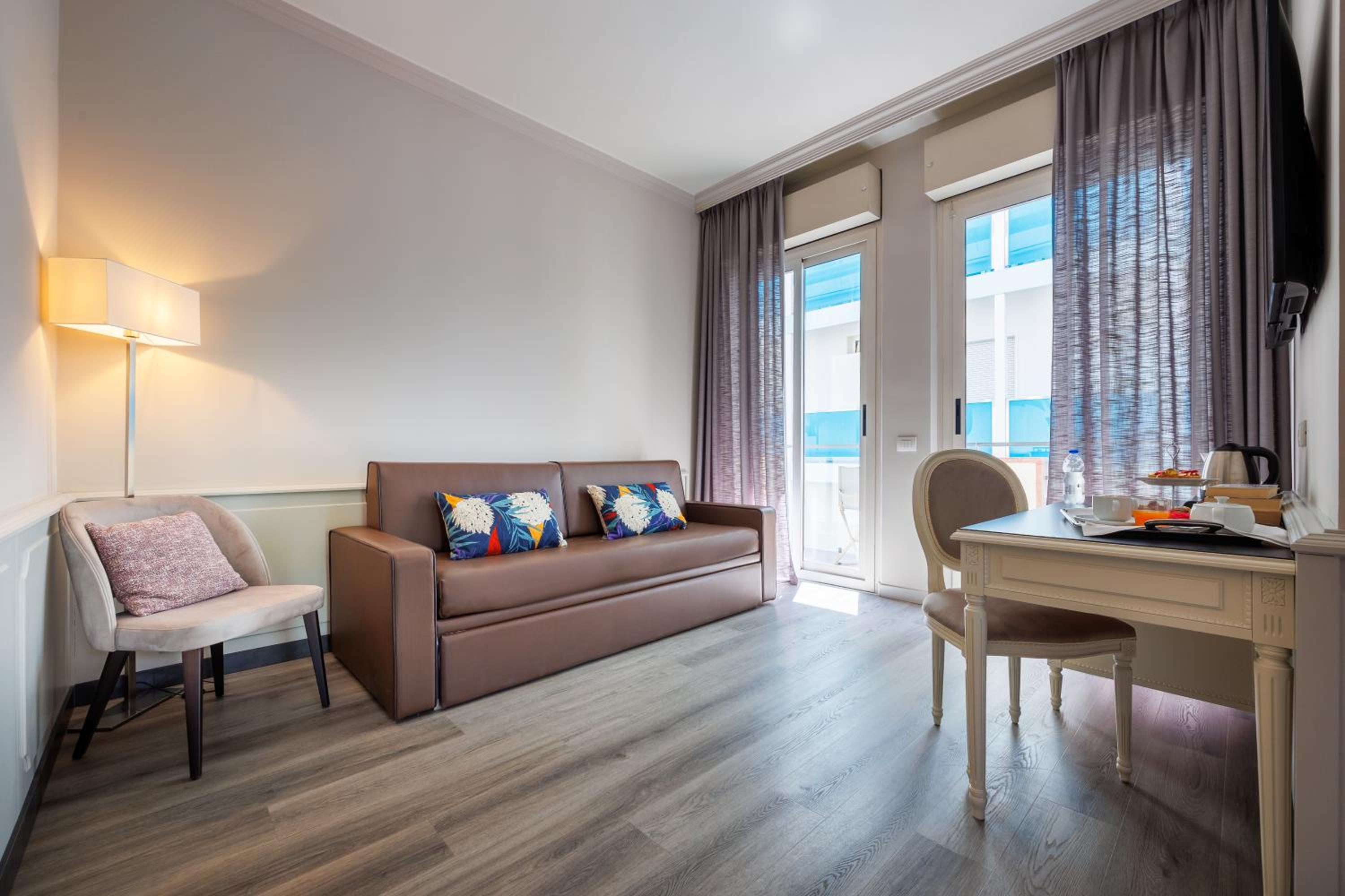 Junior Suite with Terrace - Photo 20