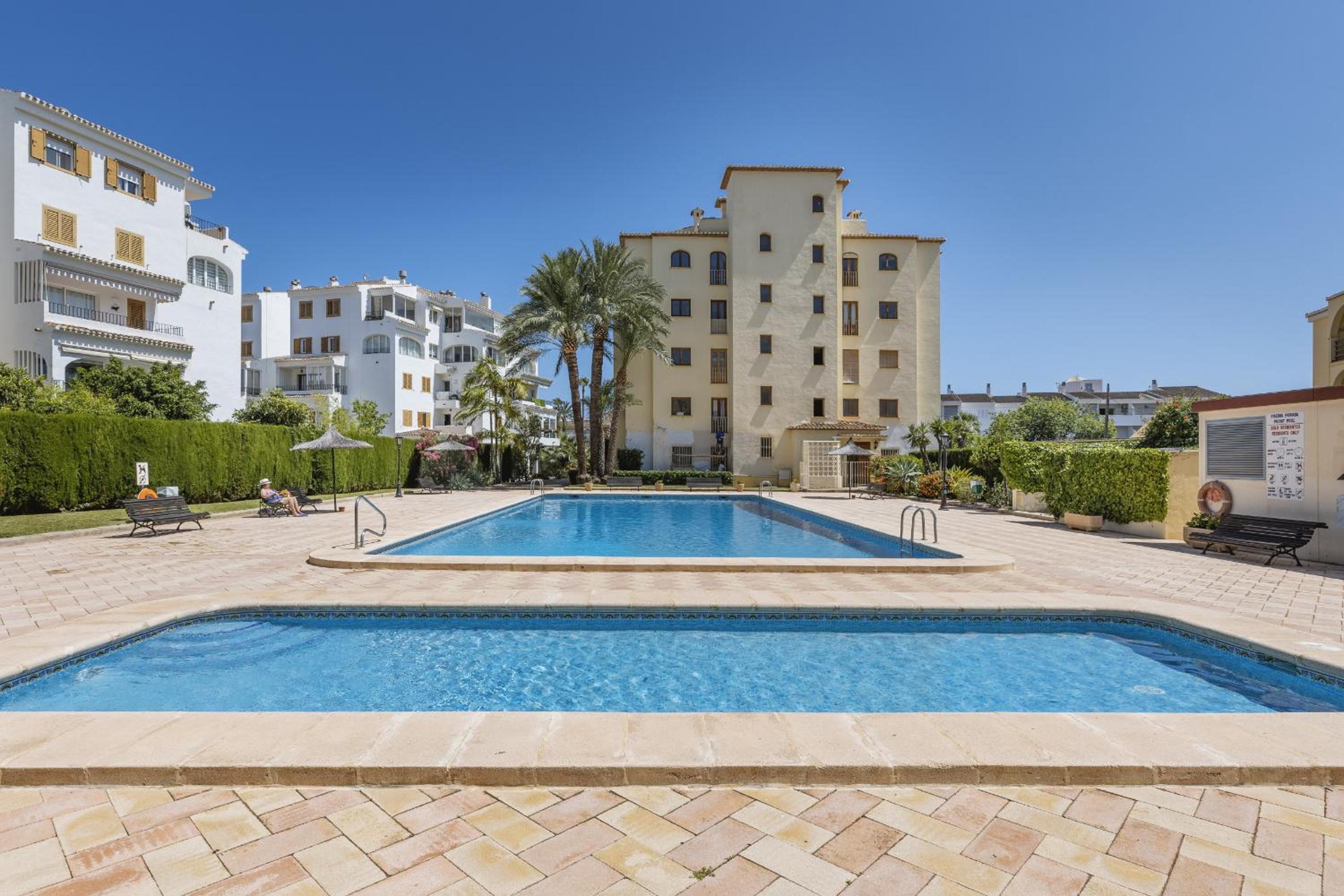 Three-Bedroom Apartment photo 2
