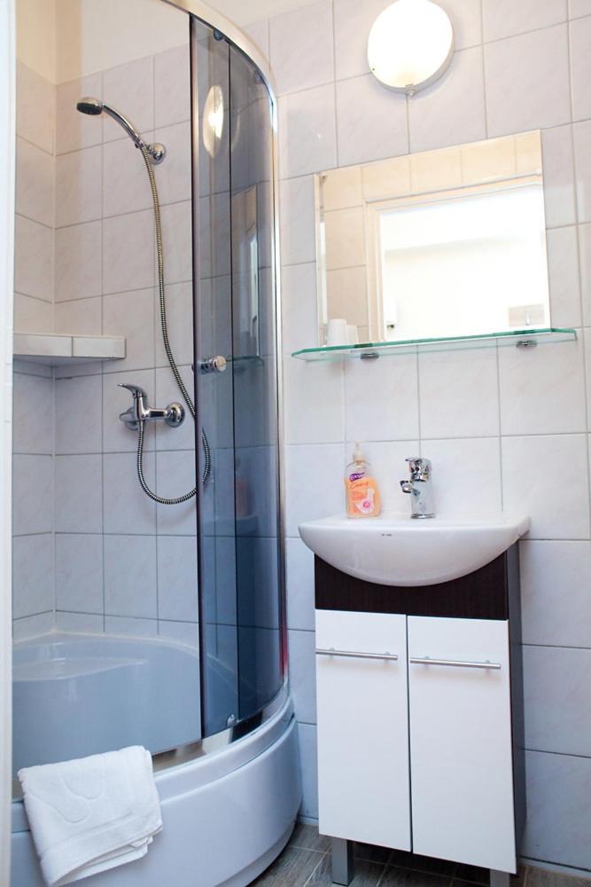 Business Twin Room - Photo 8