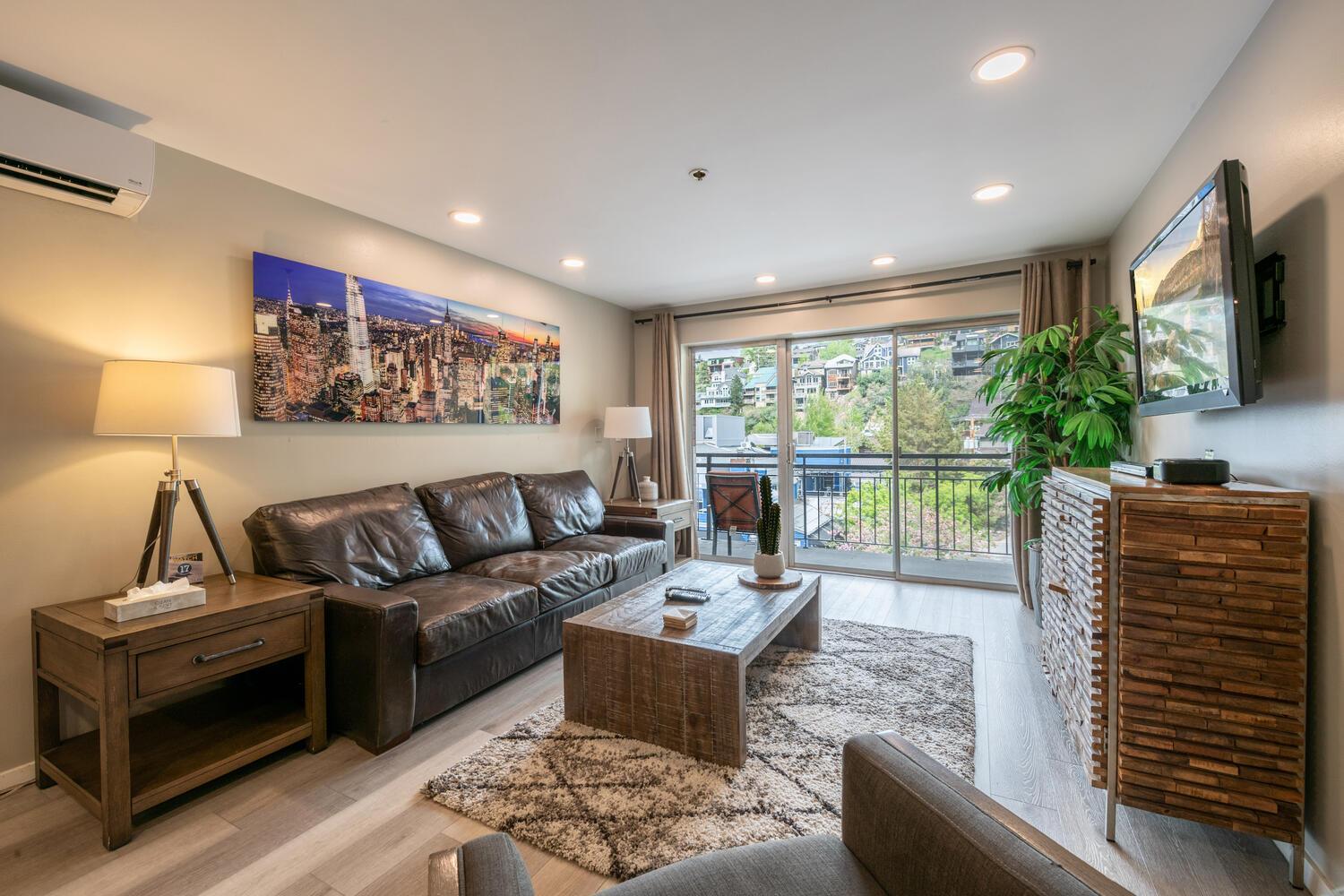 One-Bedroom Apartment - Photo 1