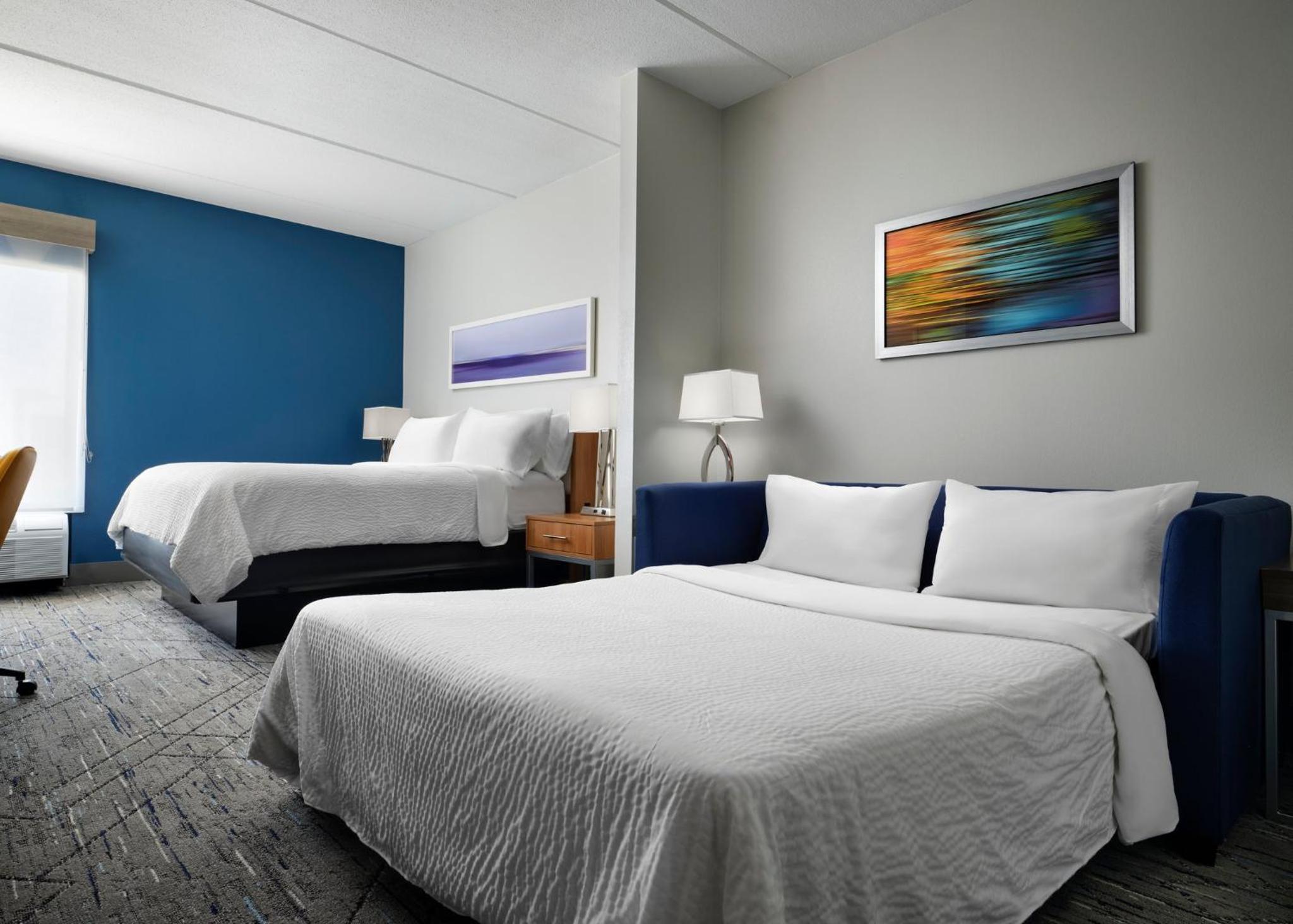 Standard King Room with Sofa Bed - Photo 1