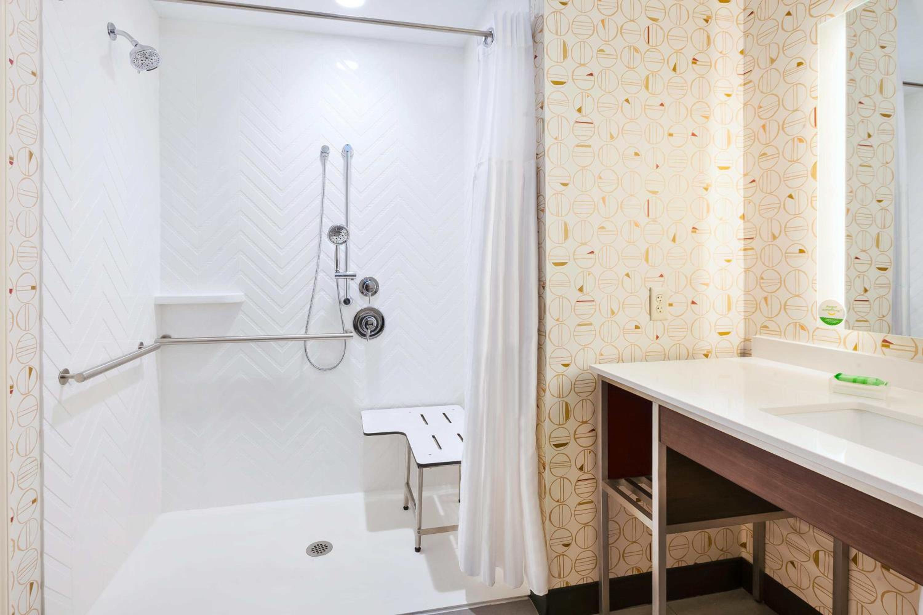 Standard King Room with Mobility Accessible Roll-In Shower - Photo 7