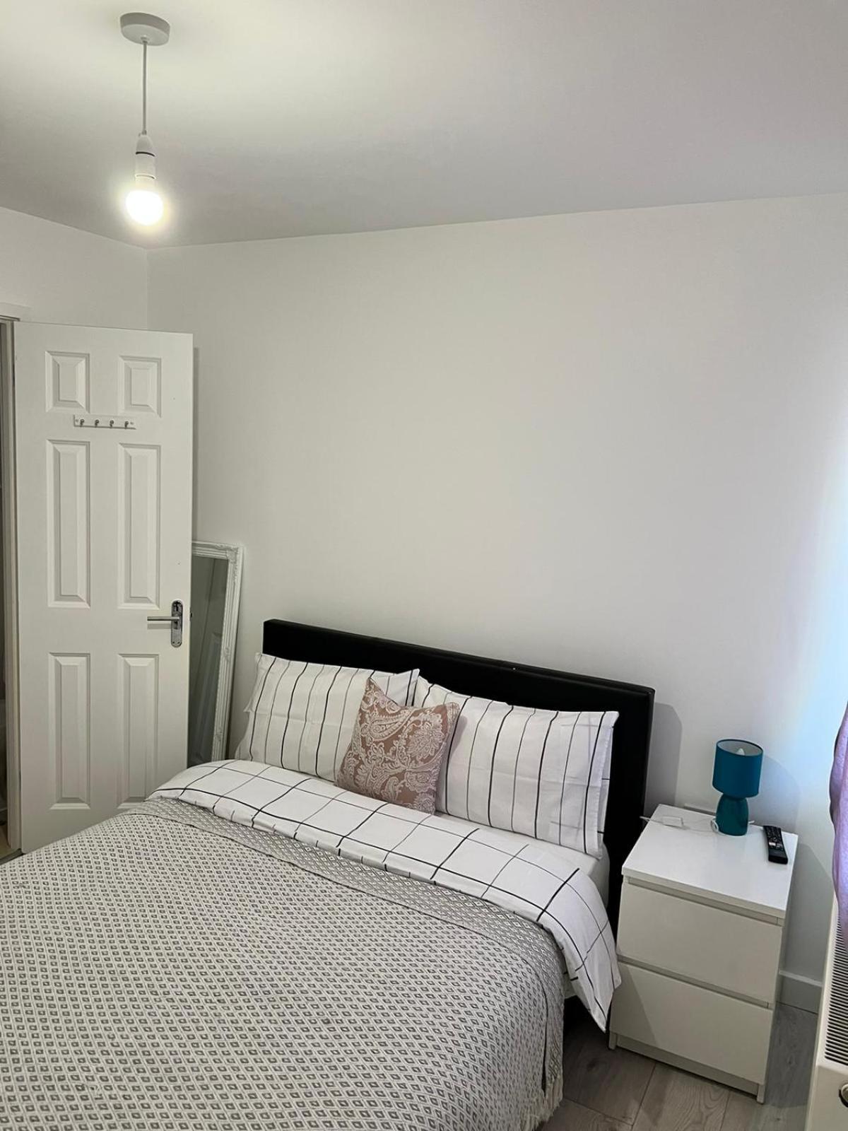 Double Room with Private Bathroom - Photo 1