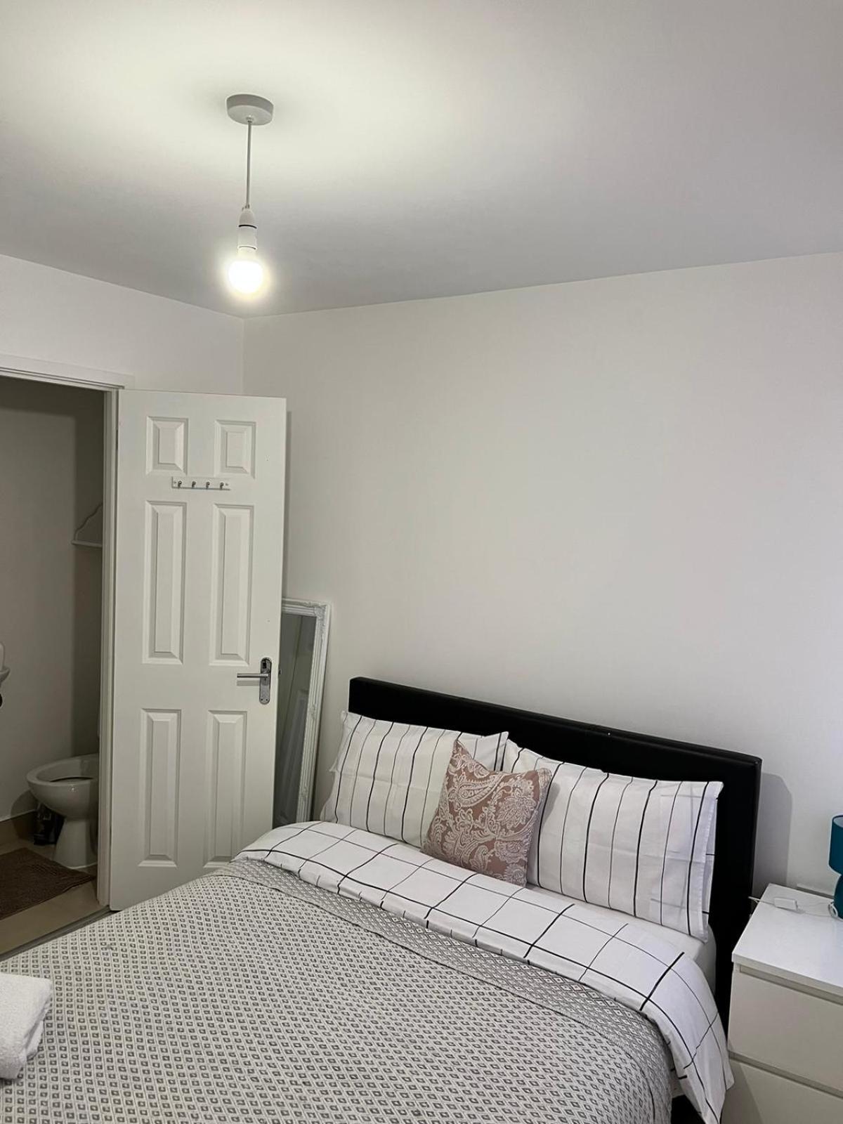 Double Room with Private Bathroom - Photo 3