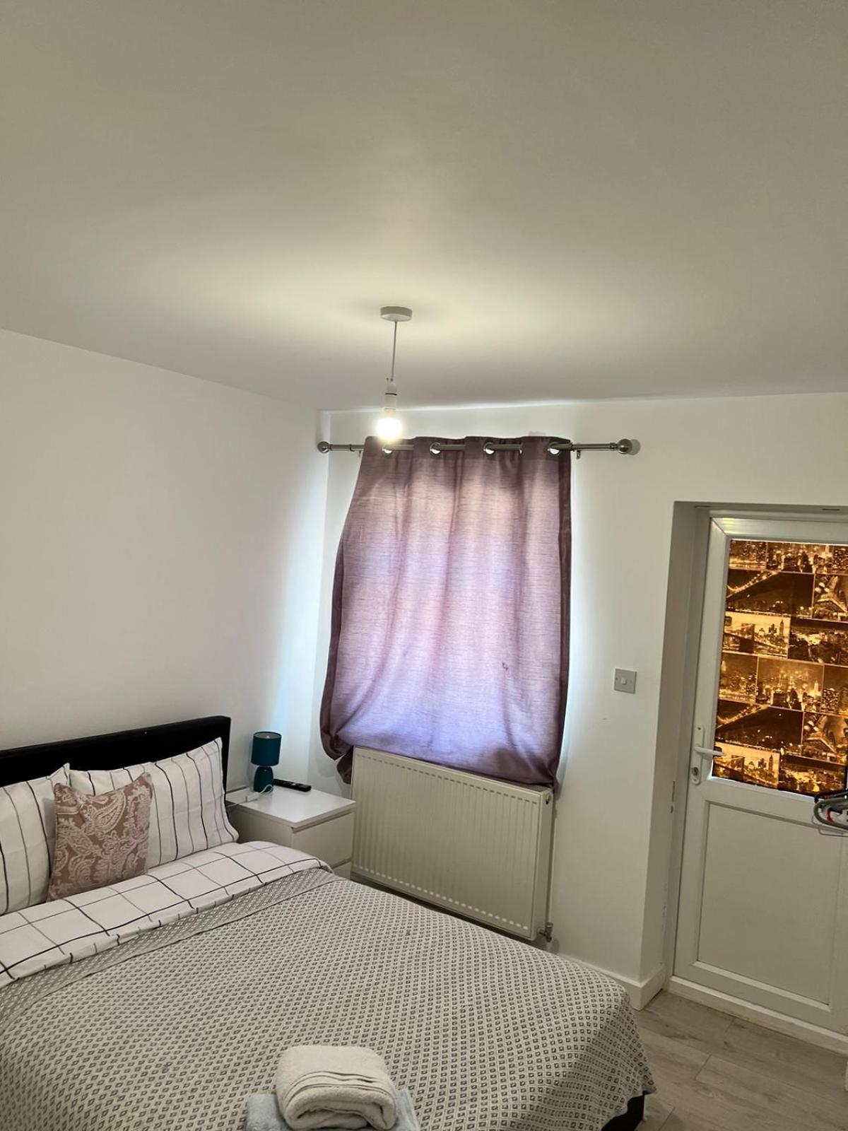 Double Room with Private Bathroom - Photo 2