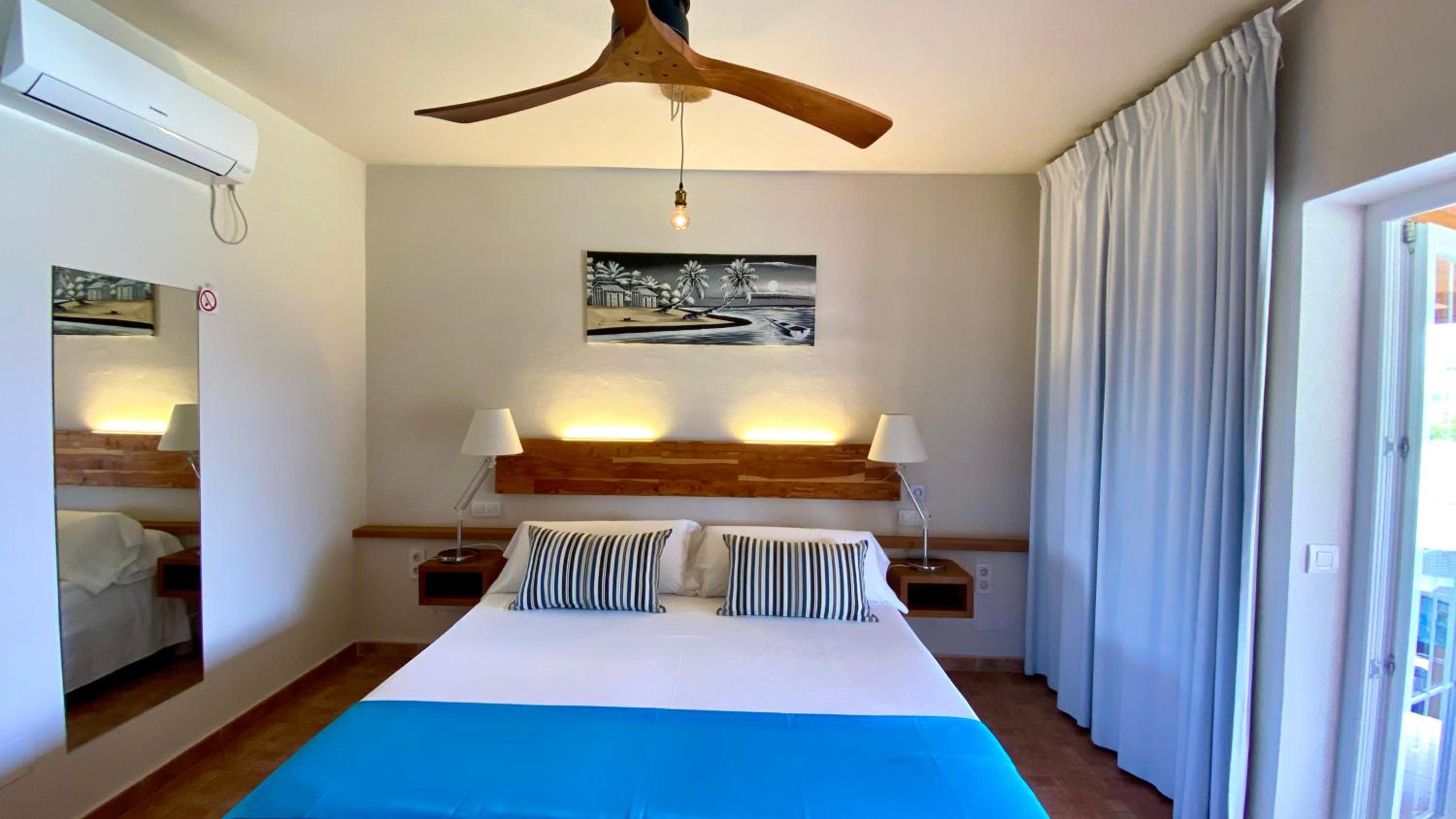 Three-Bedroom Townhouse - Photo 3