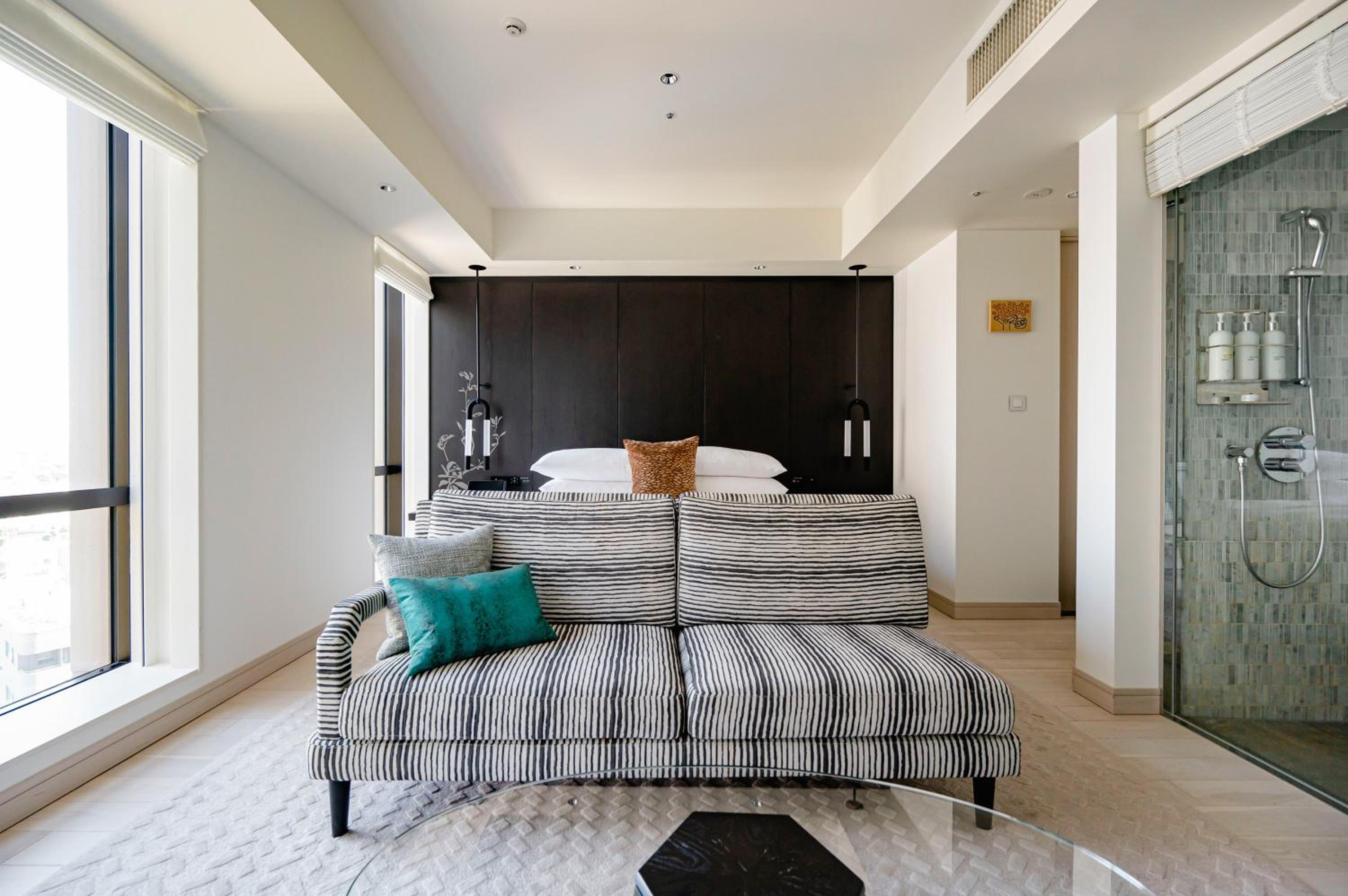 Premium King Room - High Floor photo 3