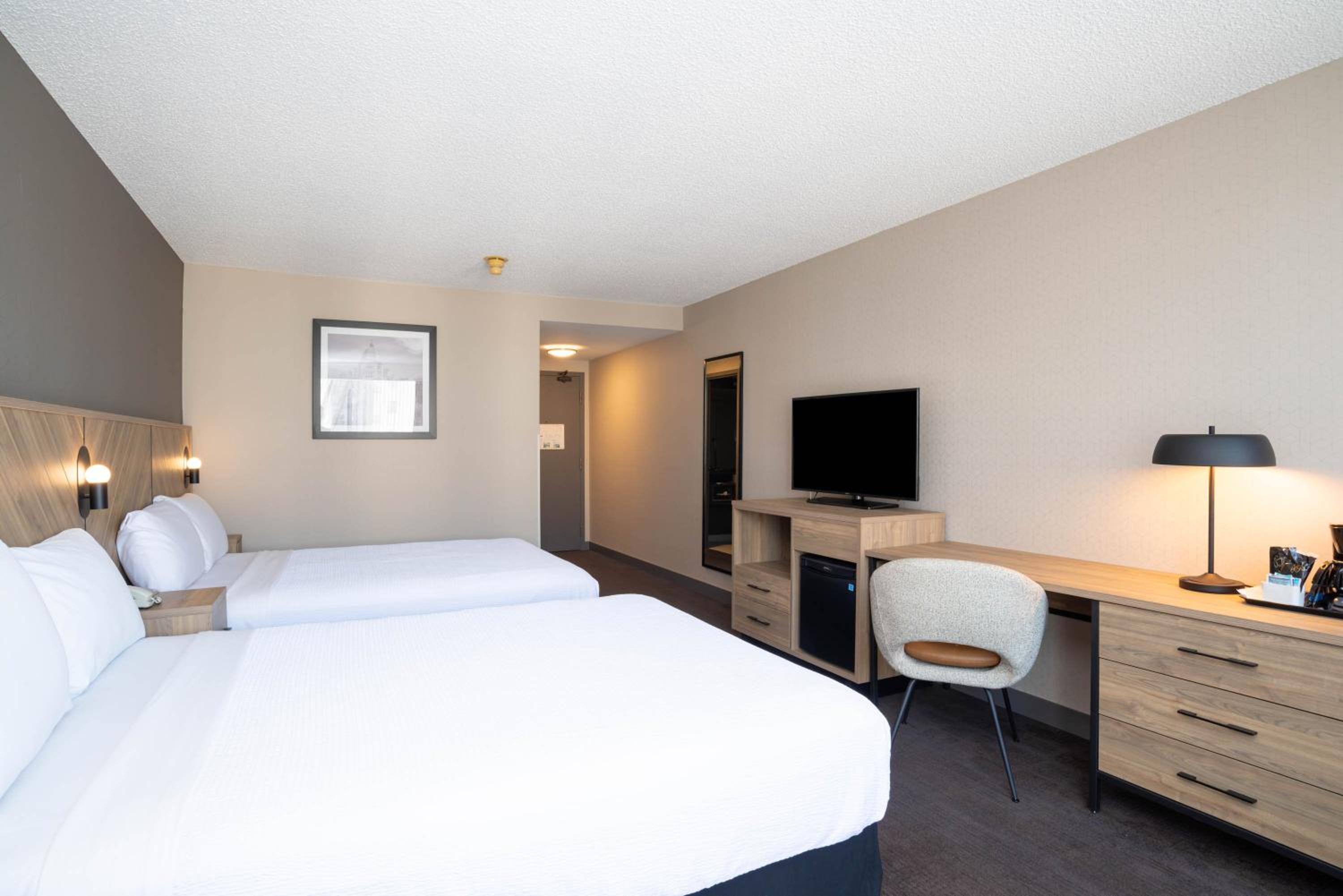 Standard Room, 2 Queen Beds - Photo 2