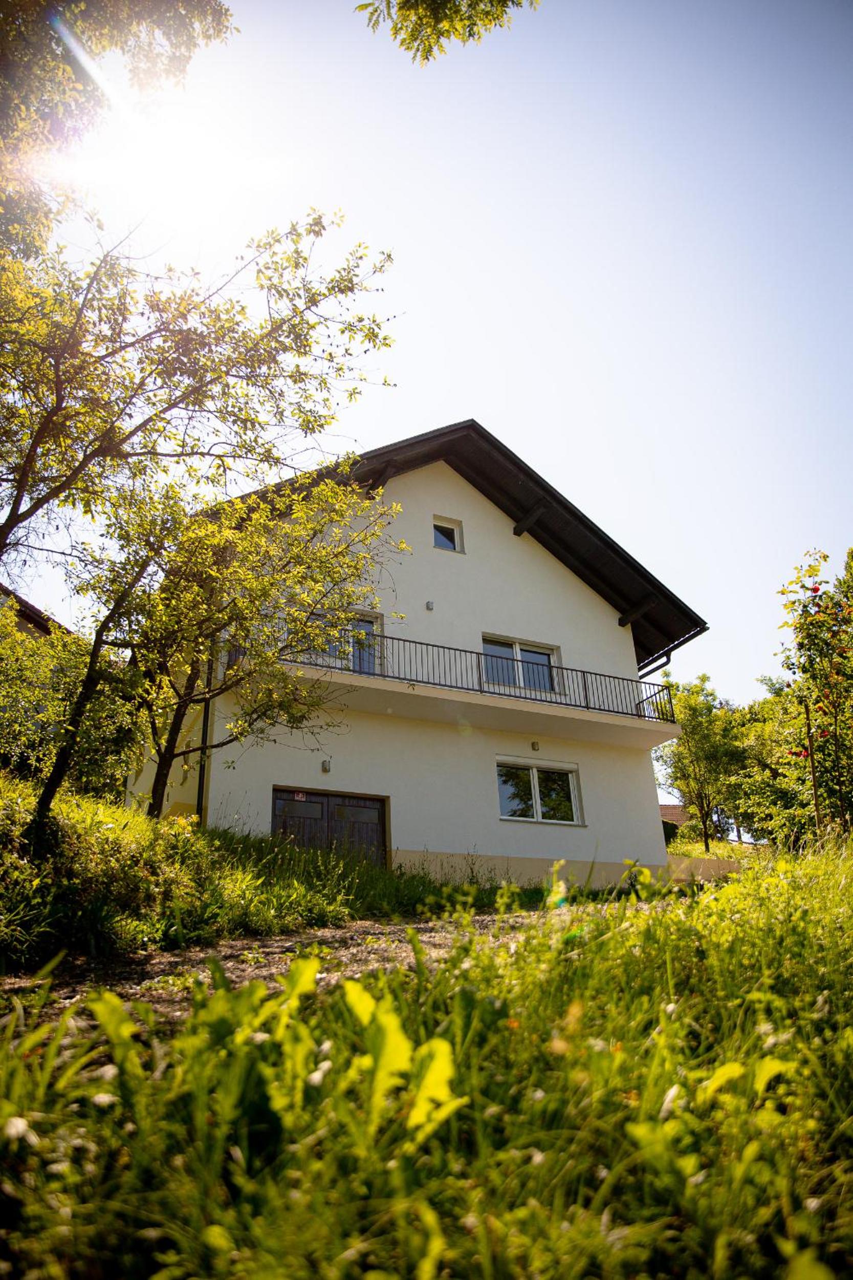 Three bedroom house photo 3