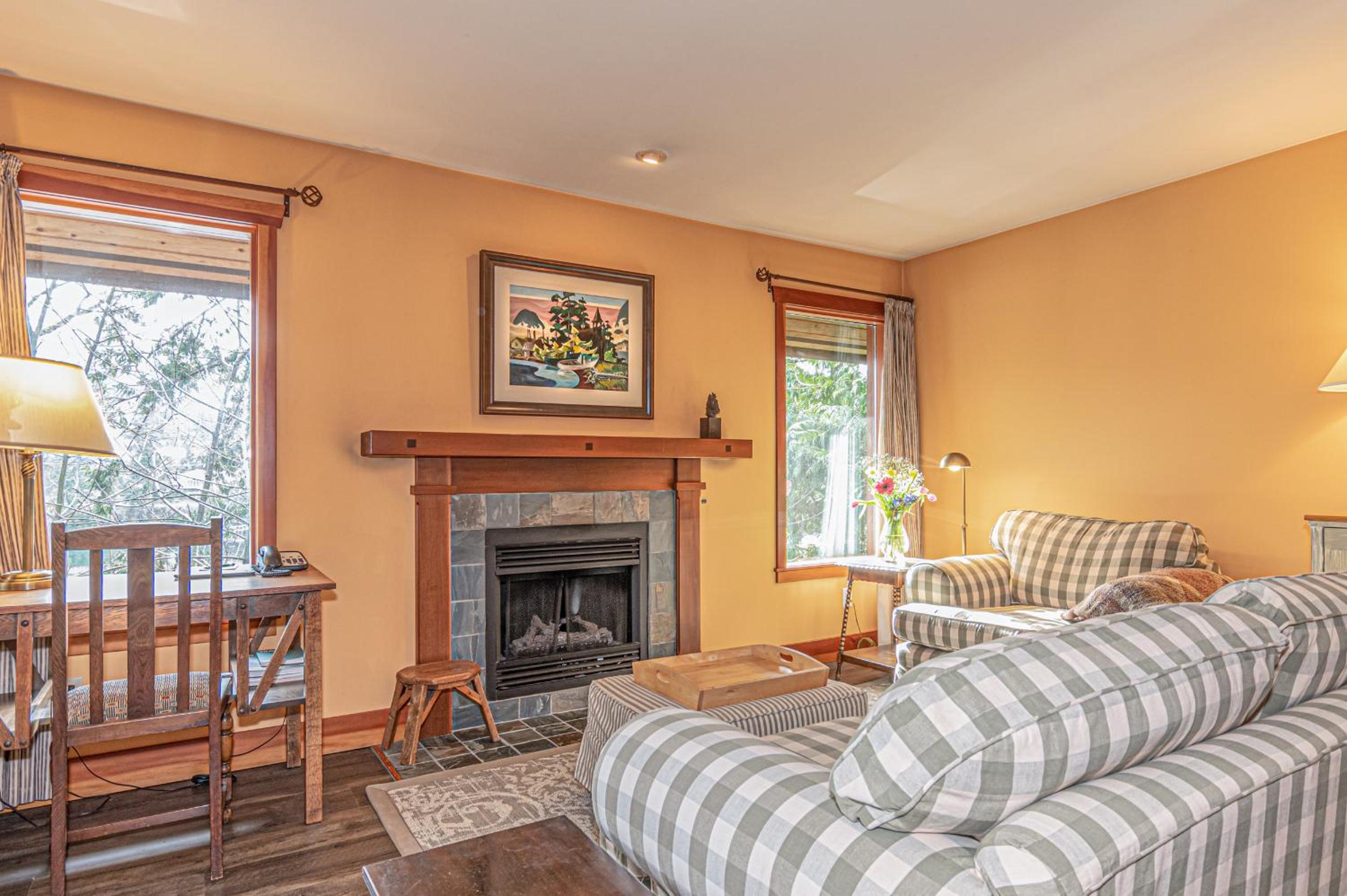 Standard King Suite - Willow