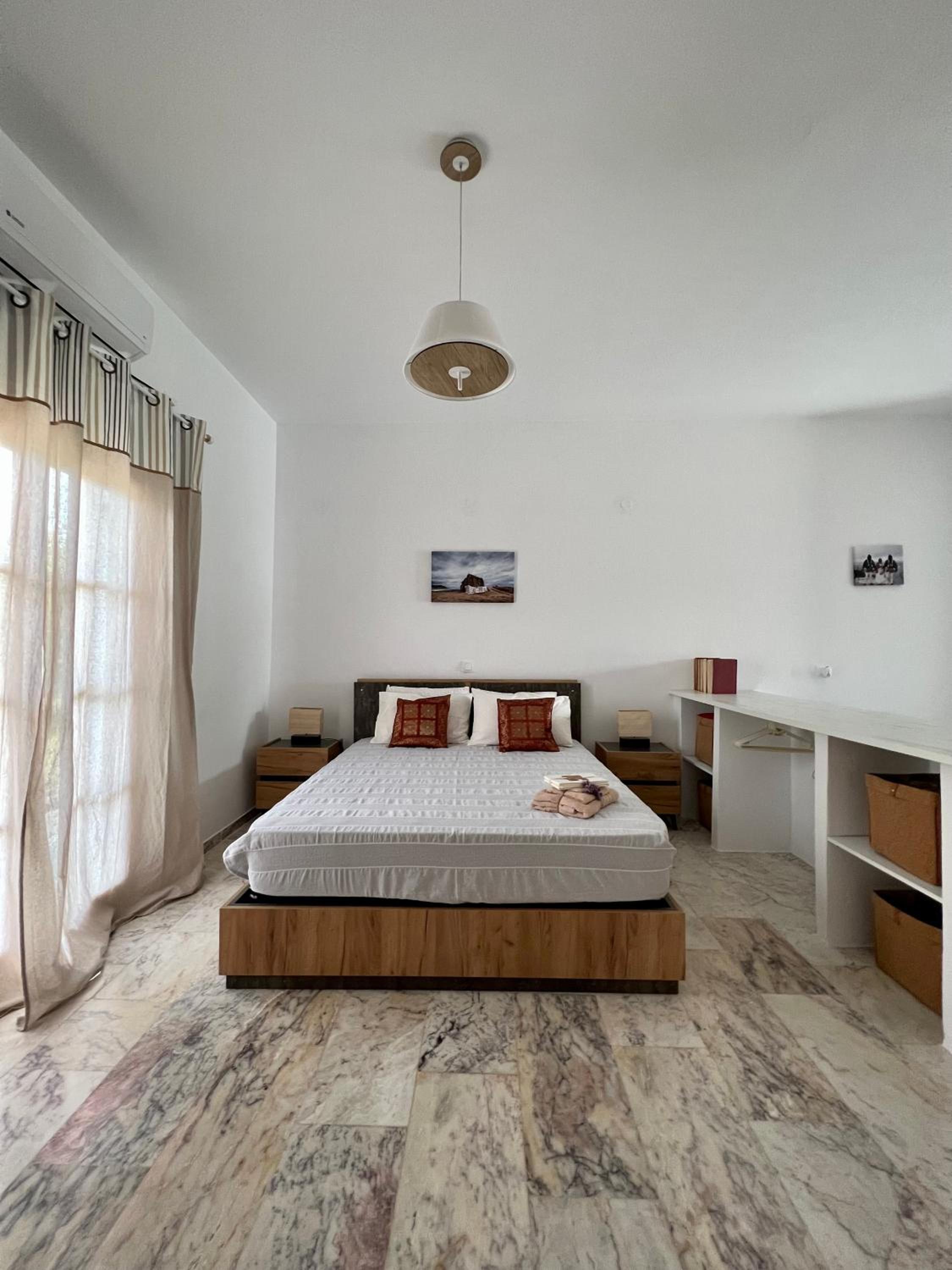 One-Bedroom House photo 1