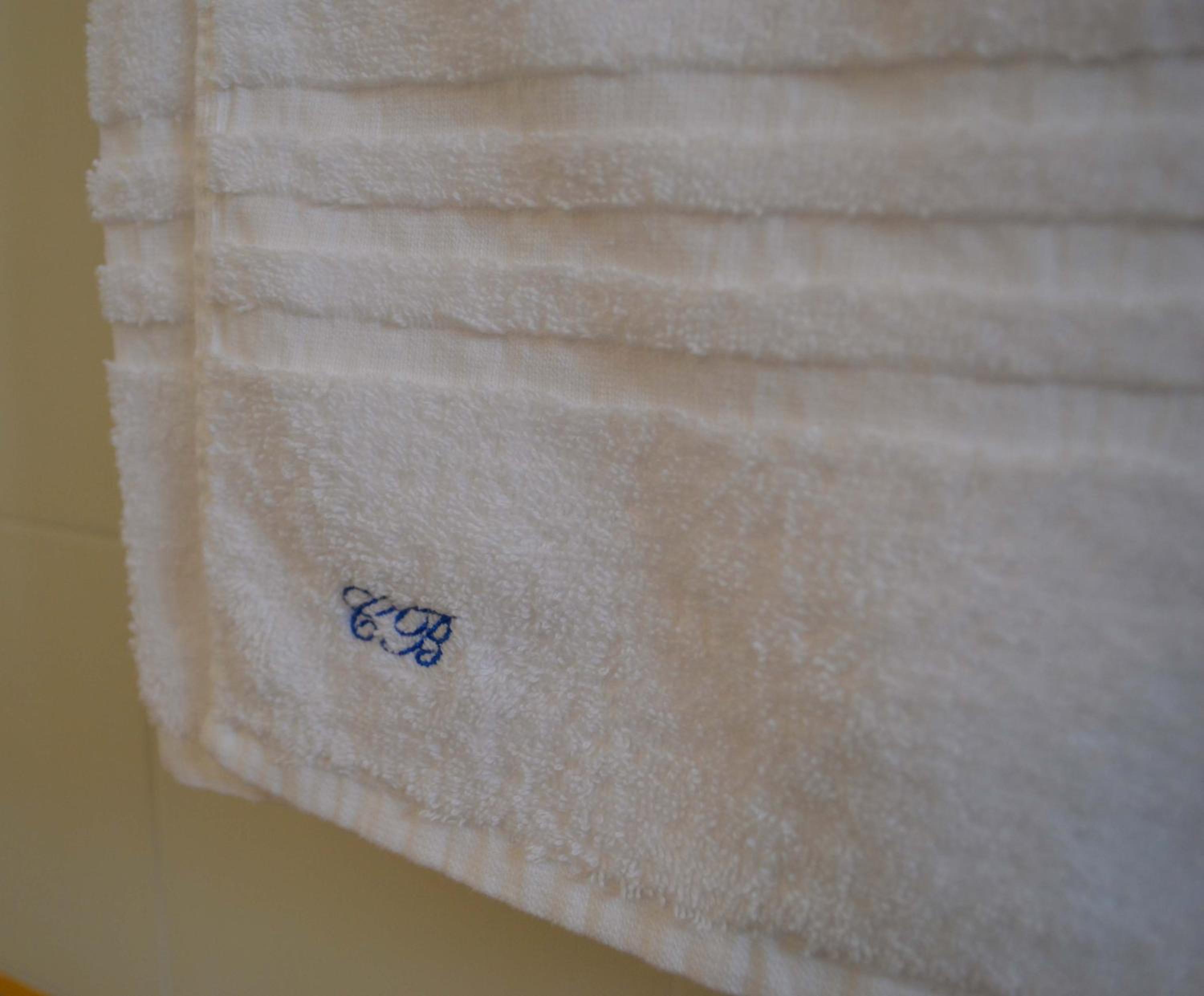 Deluxe Double Room (2 Adults + 1 Child) - Photo 7