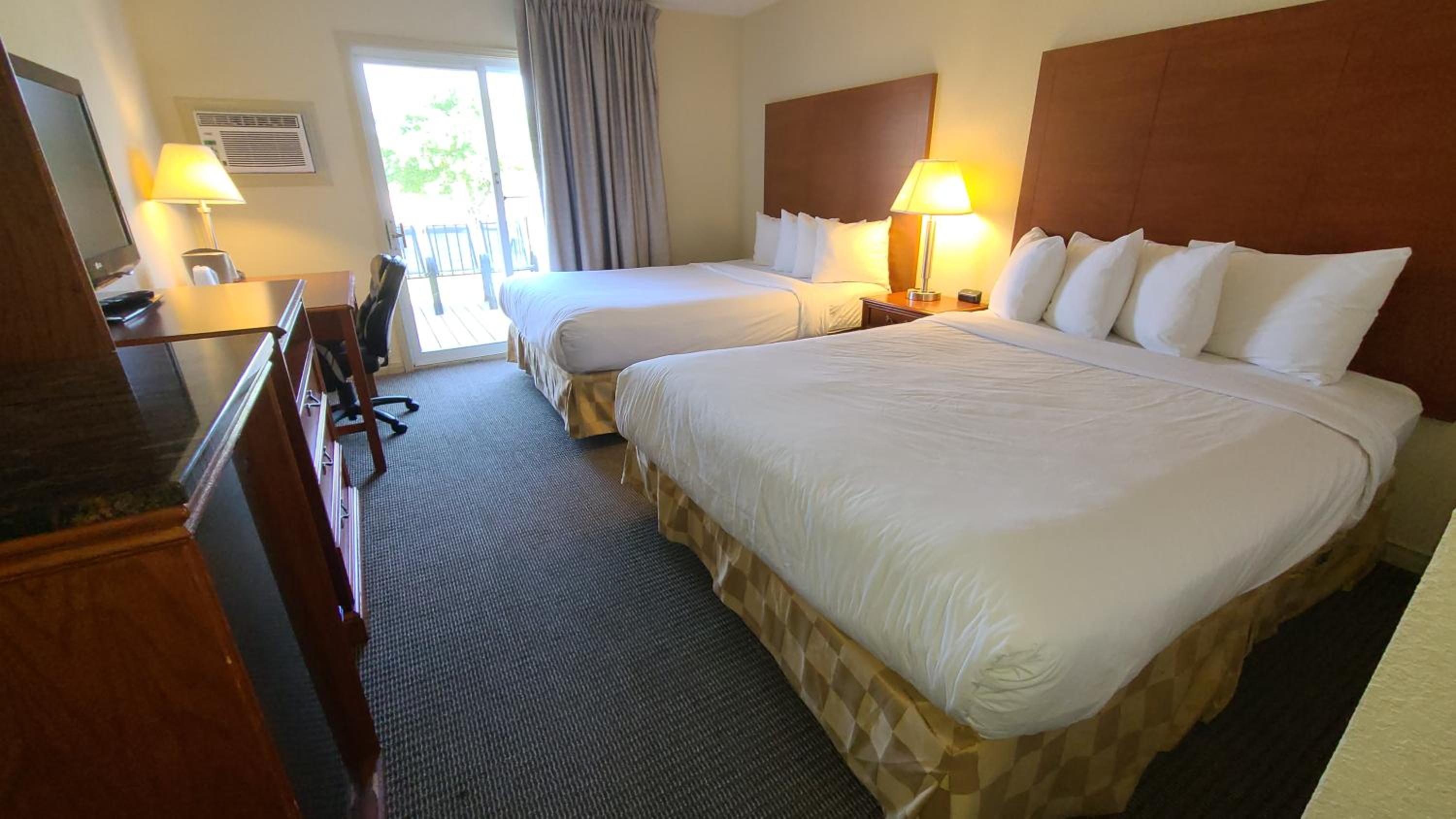 Queen Room with Two Queen Beds and Pool View -  Non-Smoking - Photo 1