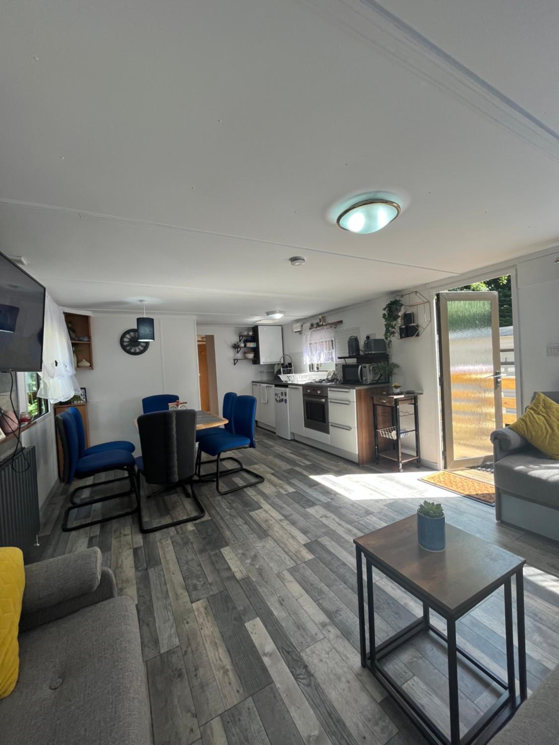 Three-Bedroom Apartment photo 2