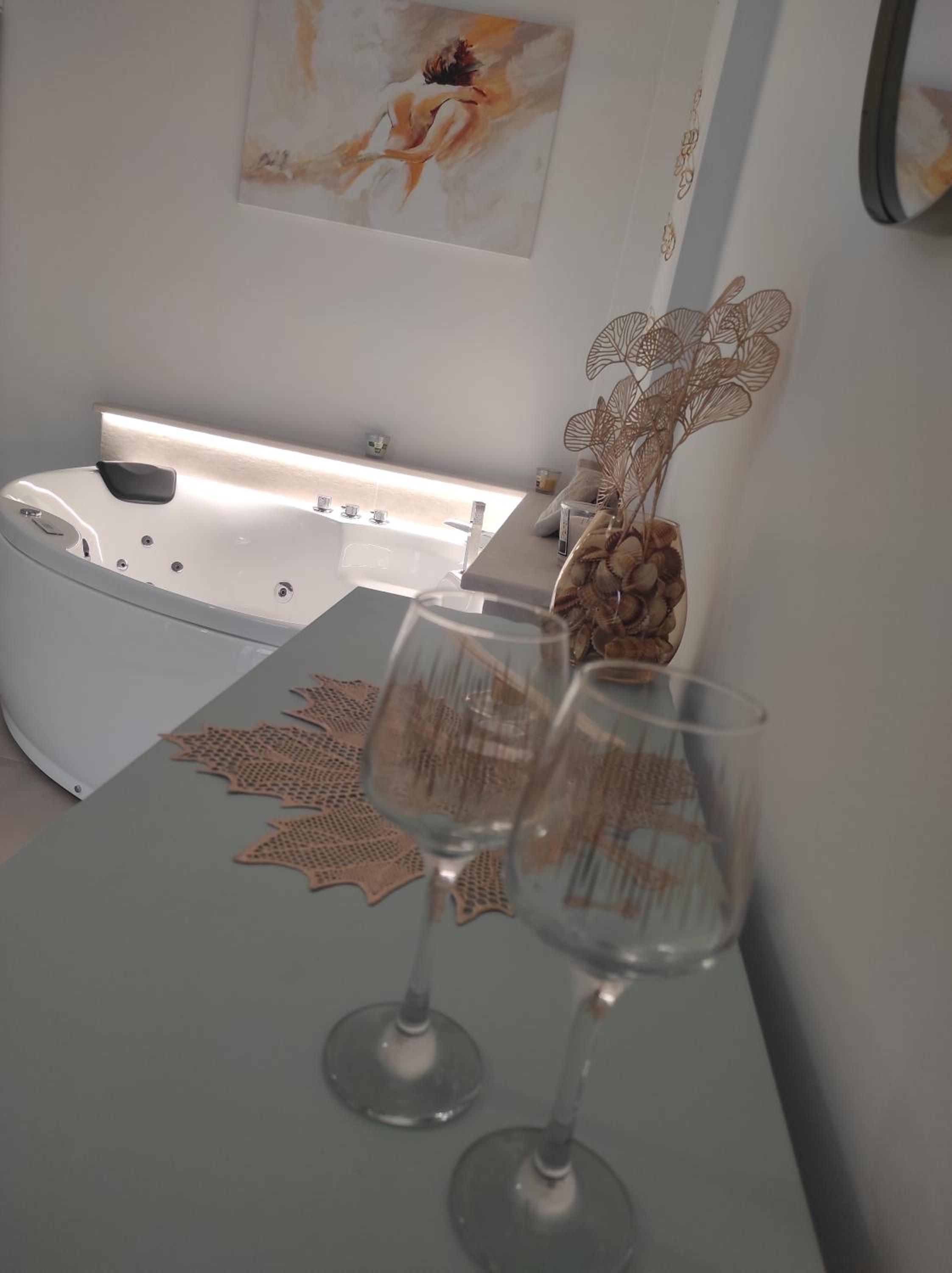 Deluxe Suite with Spa Bath photo 3