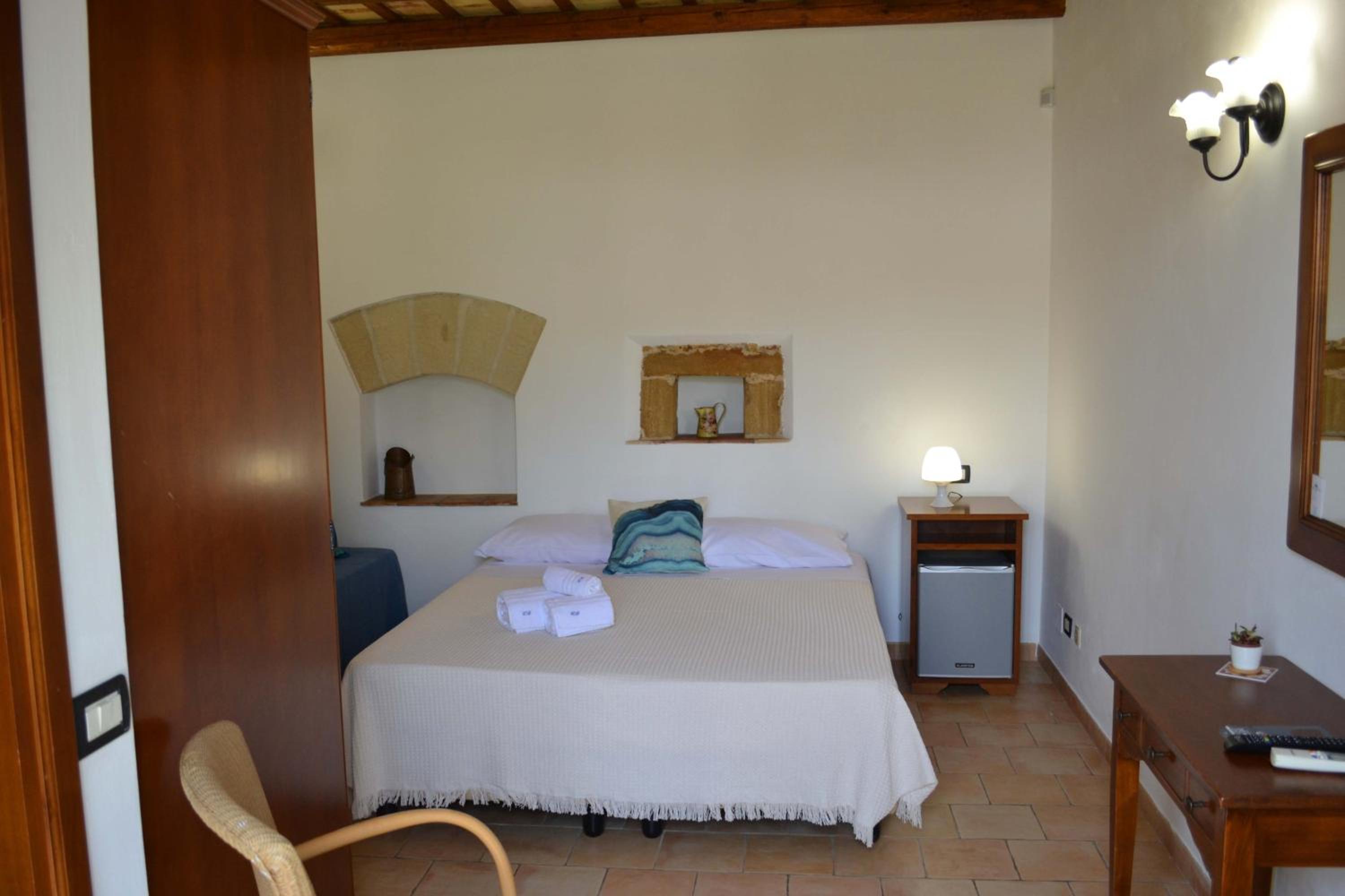 Double Room - Photo 8