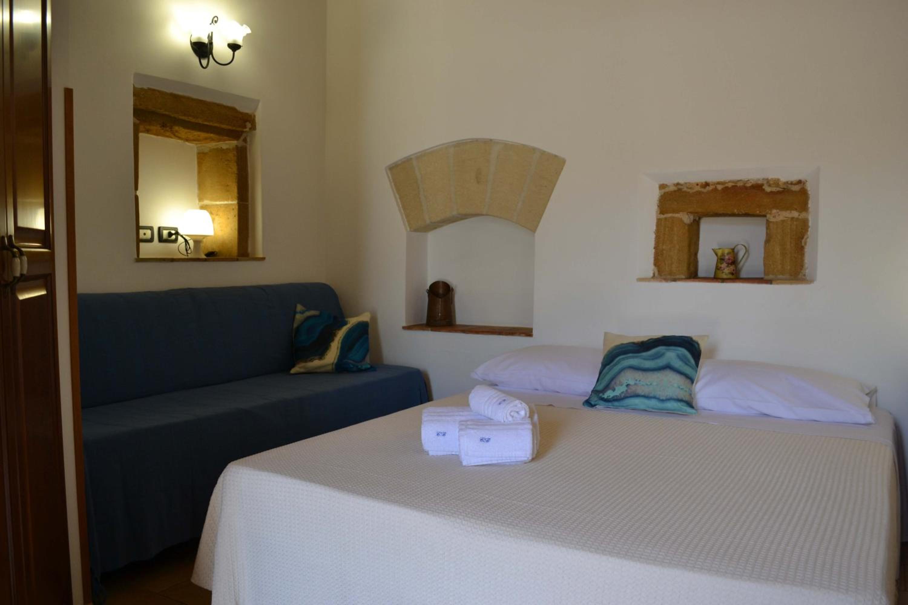 Double Room - Photo 11