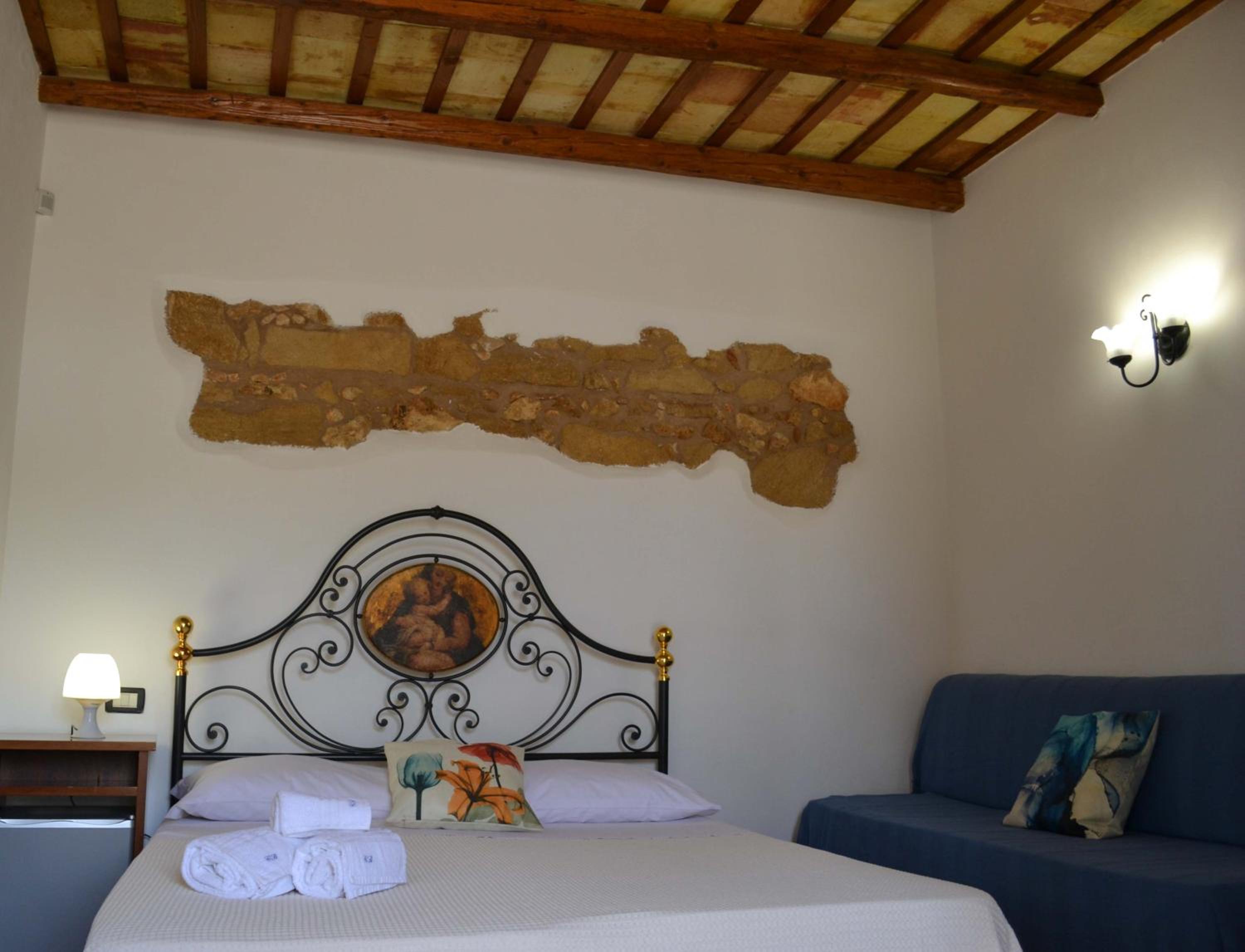 Standard Double Room - Photo 1