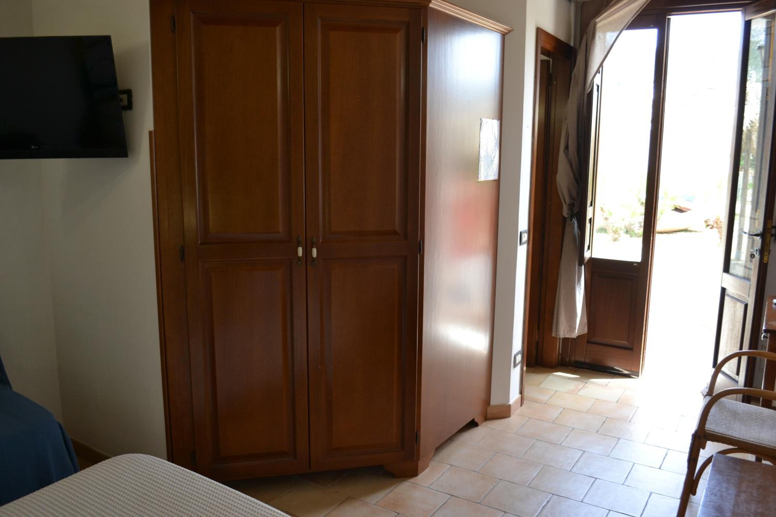 Double Room - Photo 6