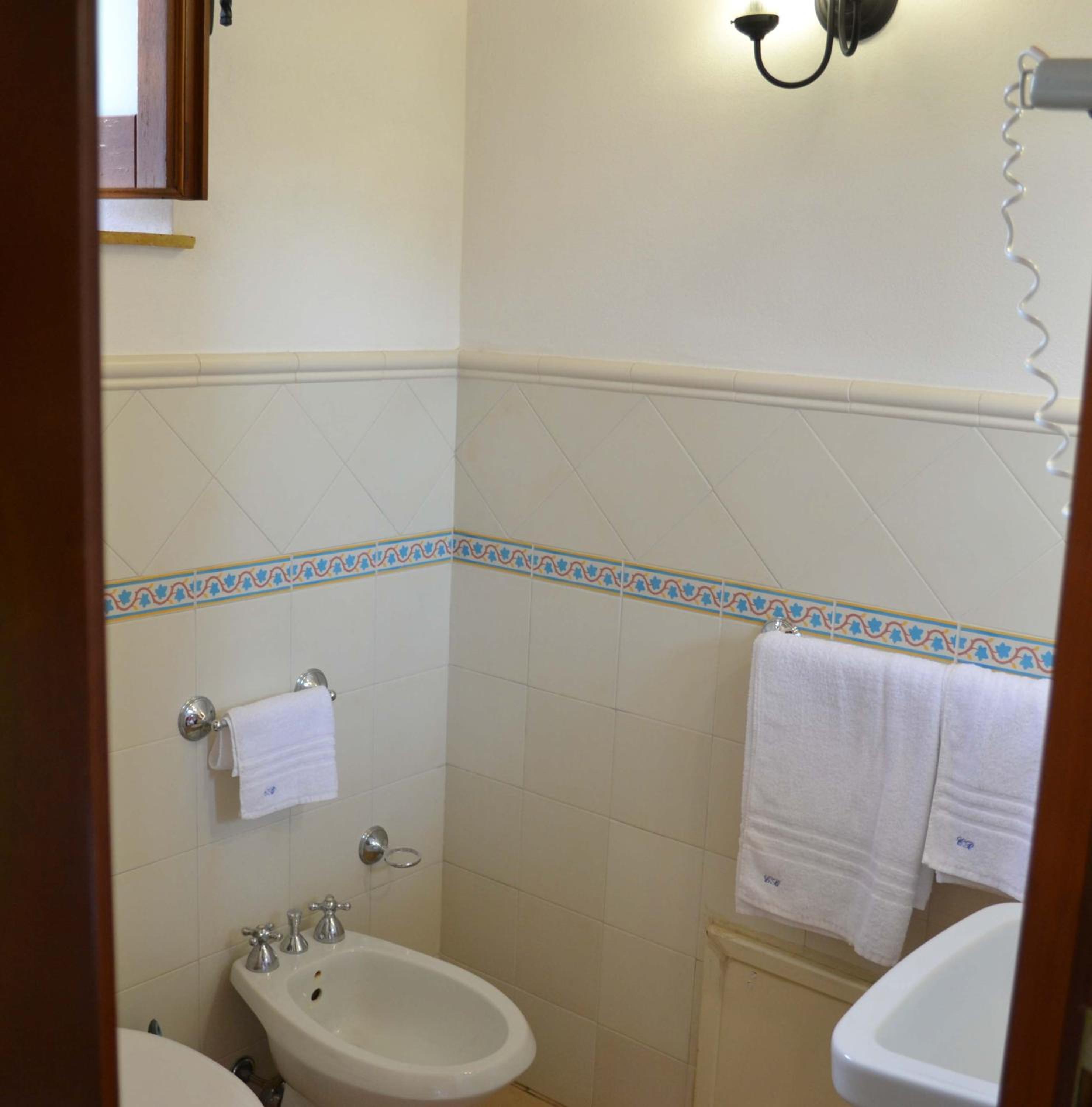 Double Room with Private Bathroom - Photo 5