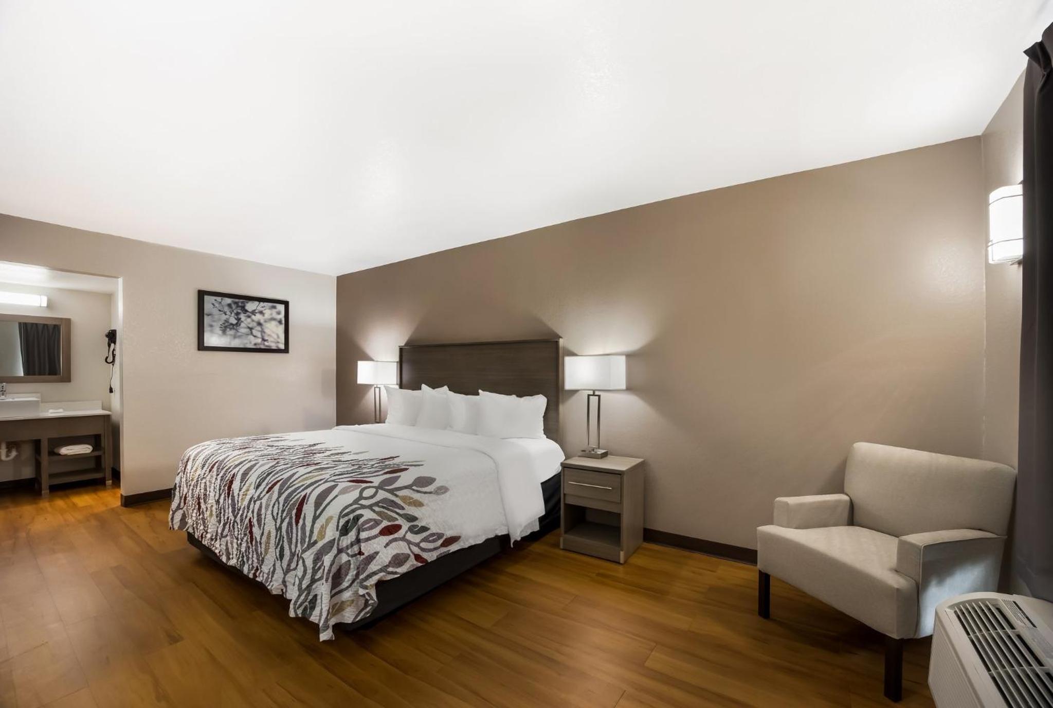 Deluxe King Room Smoke Free - Photo 2