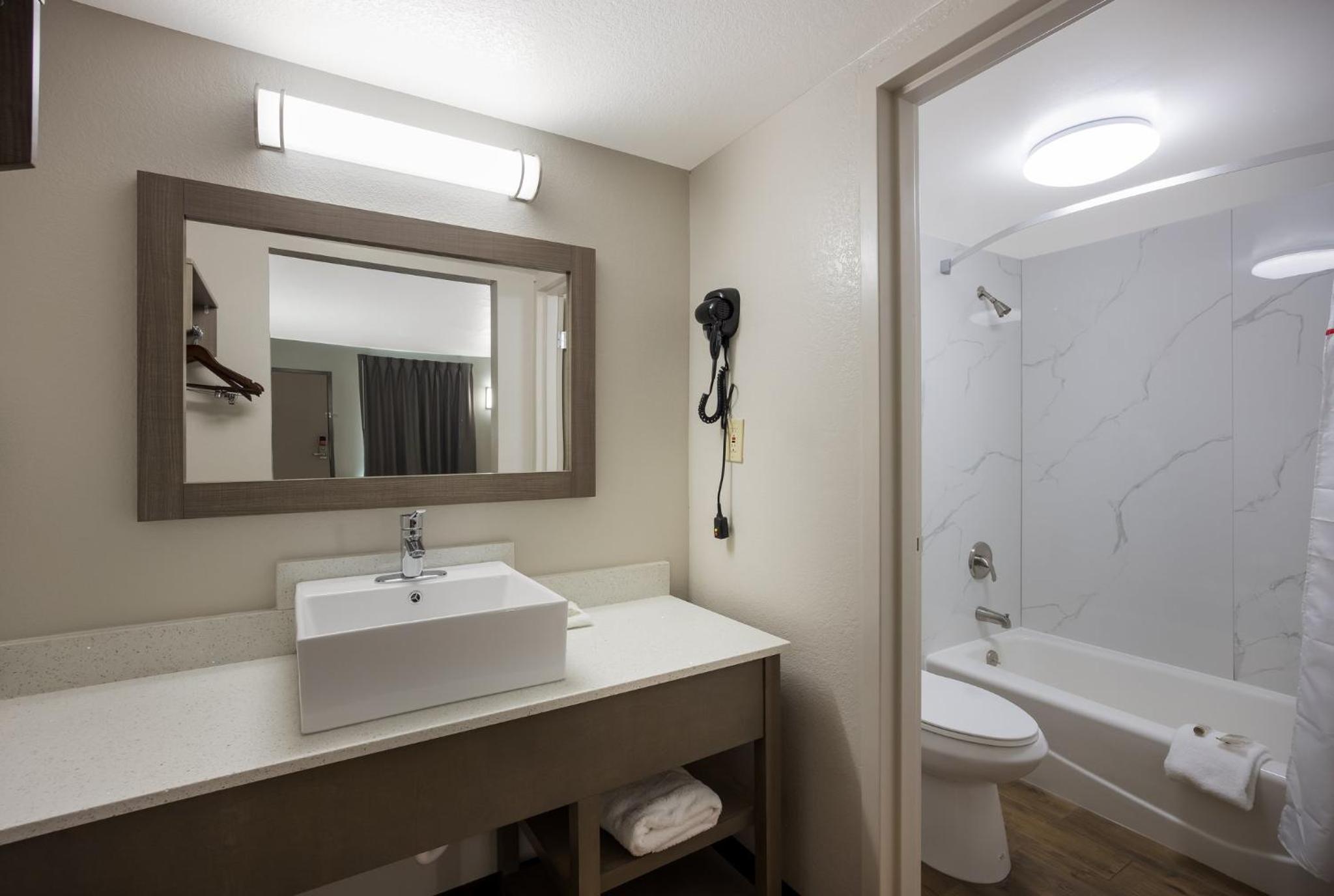 Deluxe King Room Smoke Free - Photo 4