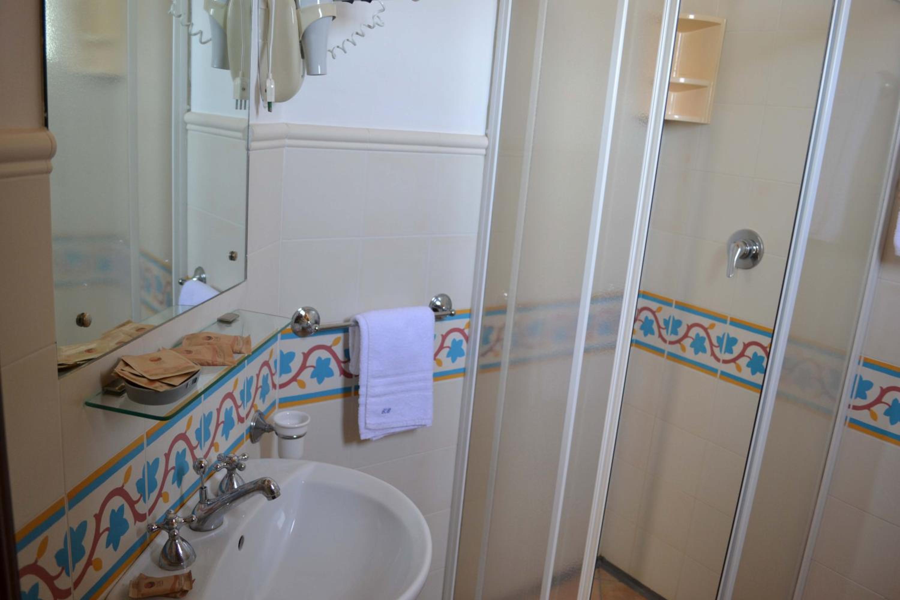 Comfort Triple Room - Photo 10